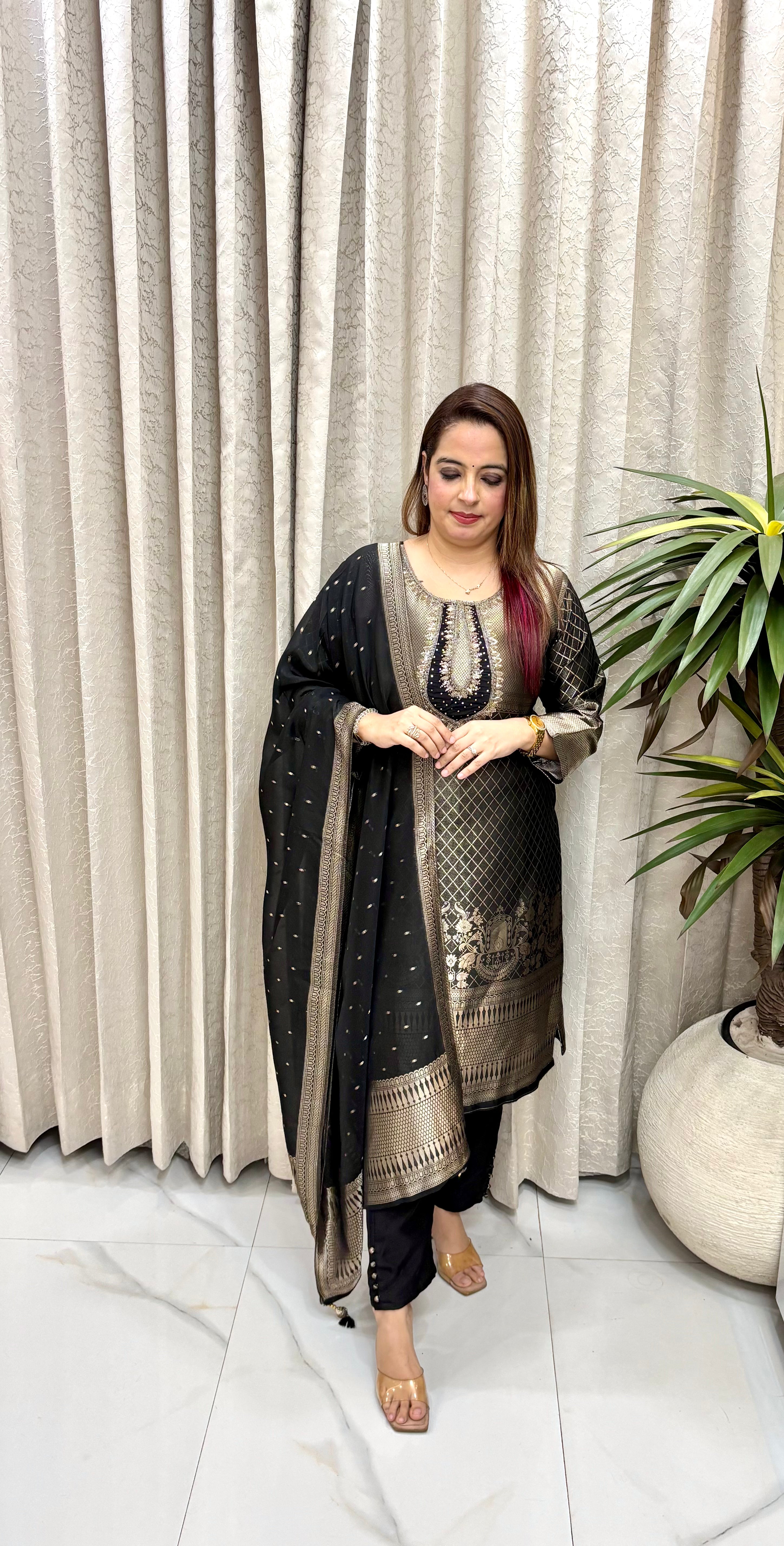 An Era of Pure Opulence: 1970s Regal Elegance Meets Pure Banarasi Silk & Heavy Zardozi Craft