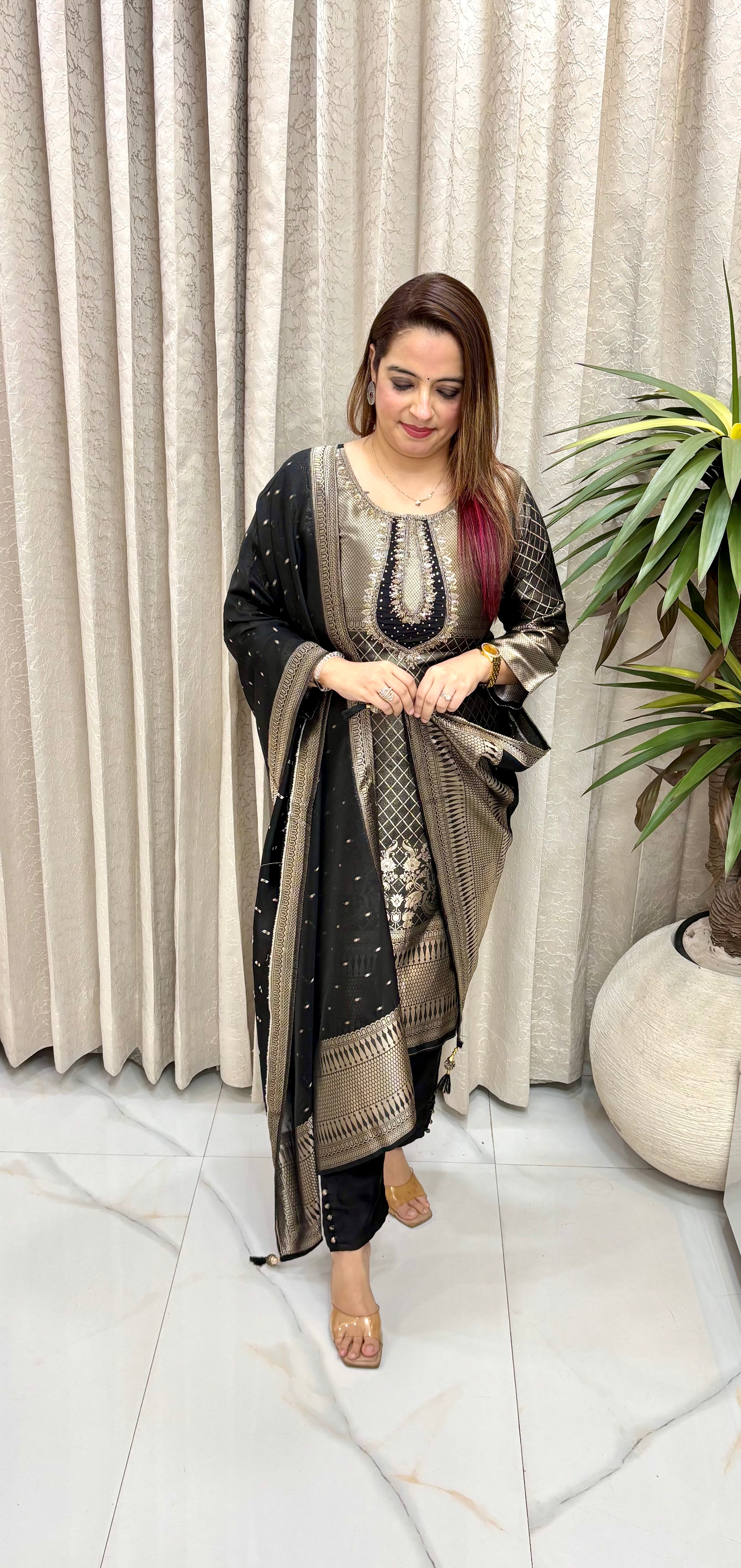 An Era of Pure Opulence: 1970s Regal Elegance Meets Pure Banarasi Silk & Heavy Zardozi Craft