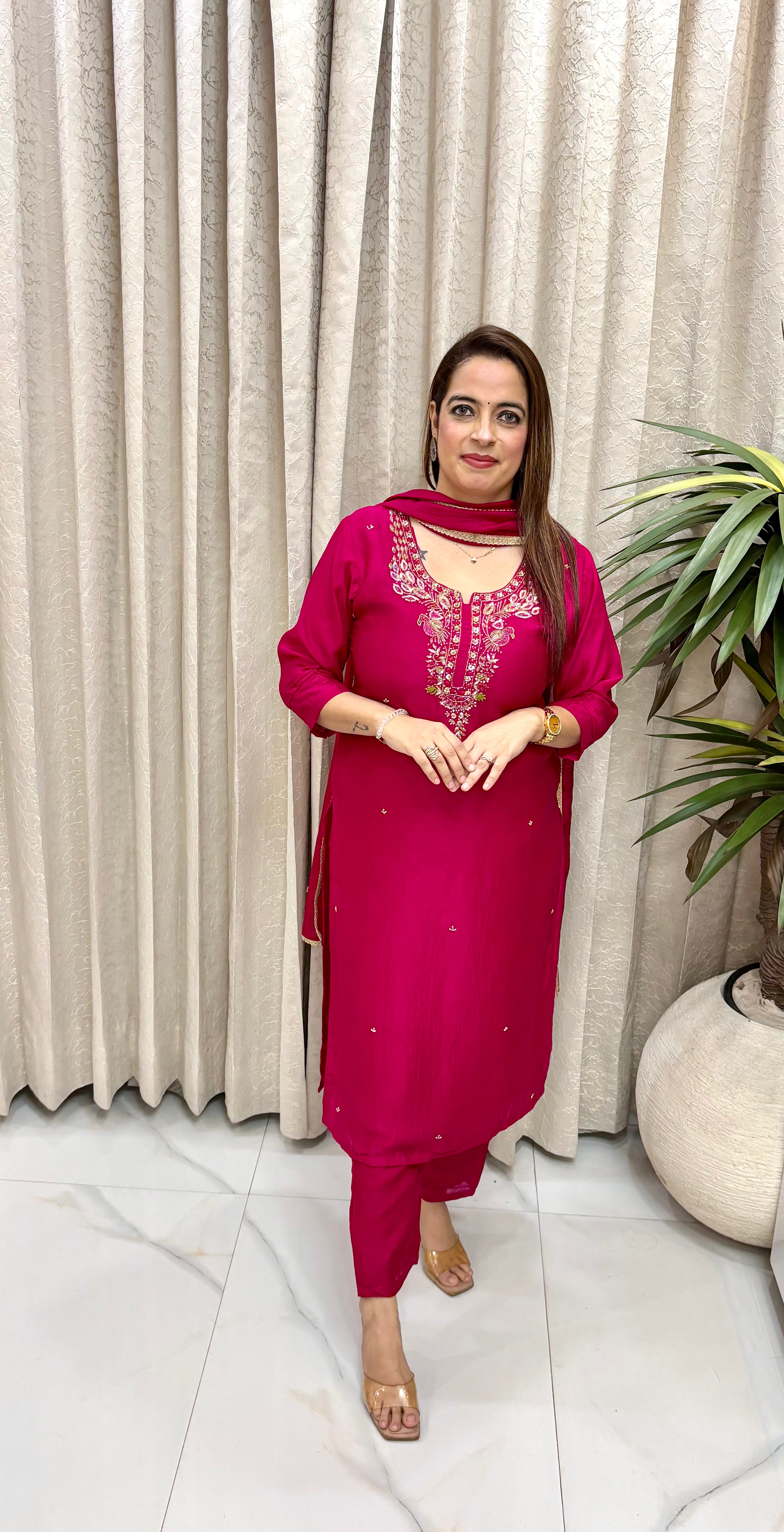 A Retro Masterpiece: Crisp Paper Silk Suit Set with Delicate Artisanal Handwork & All-Round Cotton Lining