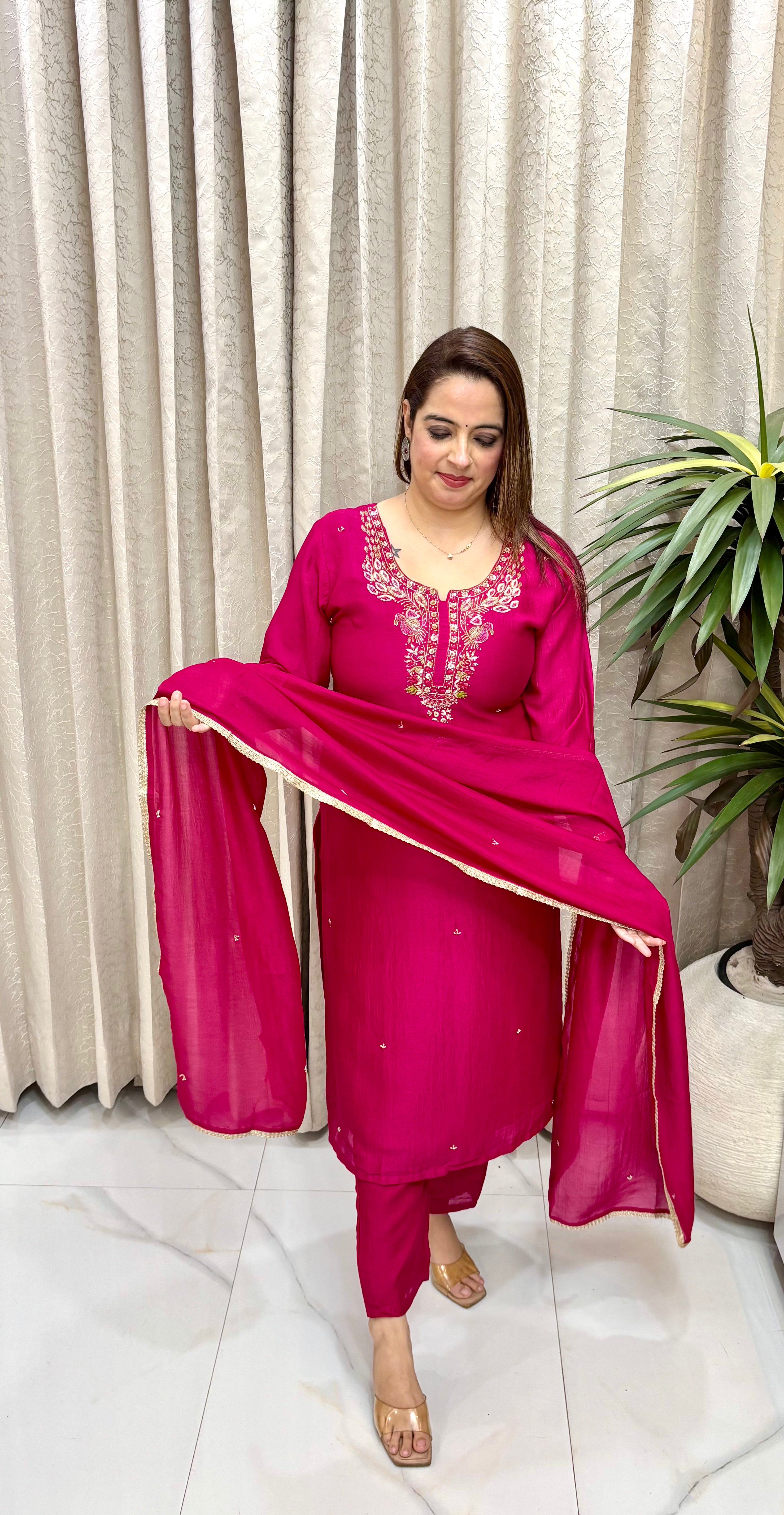 A Retro Masterpiece: Crisp Paper Silk Suit Set with Delicate Artisanal Handwork & All-Round Cotton Lining