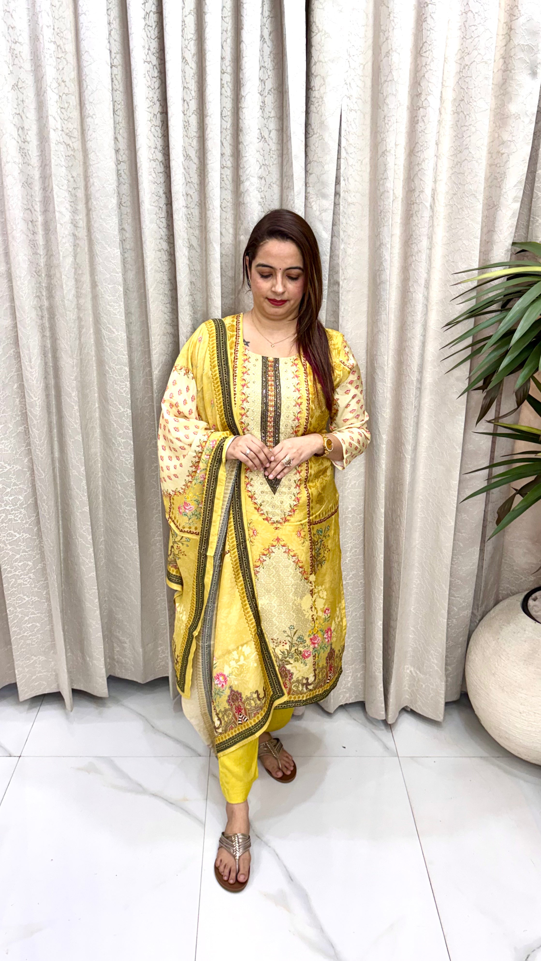 Effortless Fluid Drama: Premium Natural Crepe, Majestic Pakistani Prints, & Exquisite Mirror Artistry