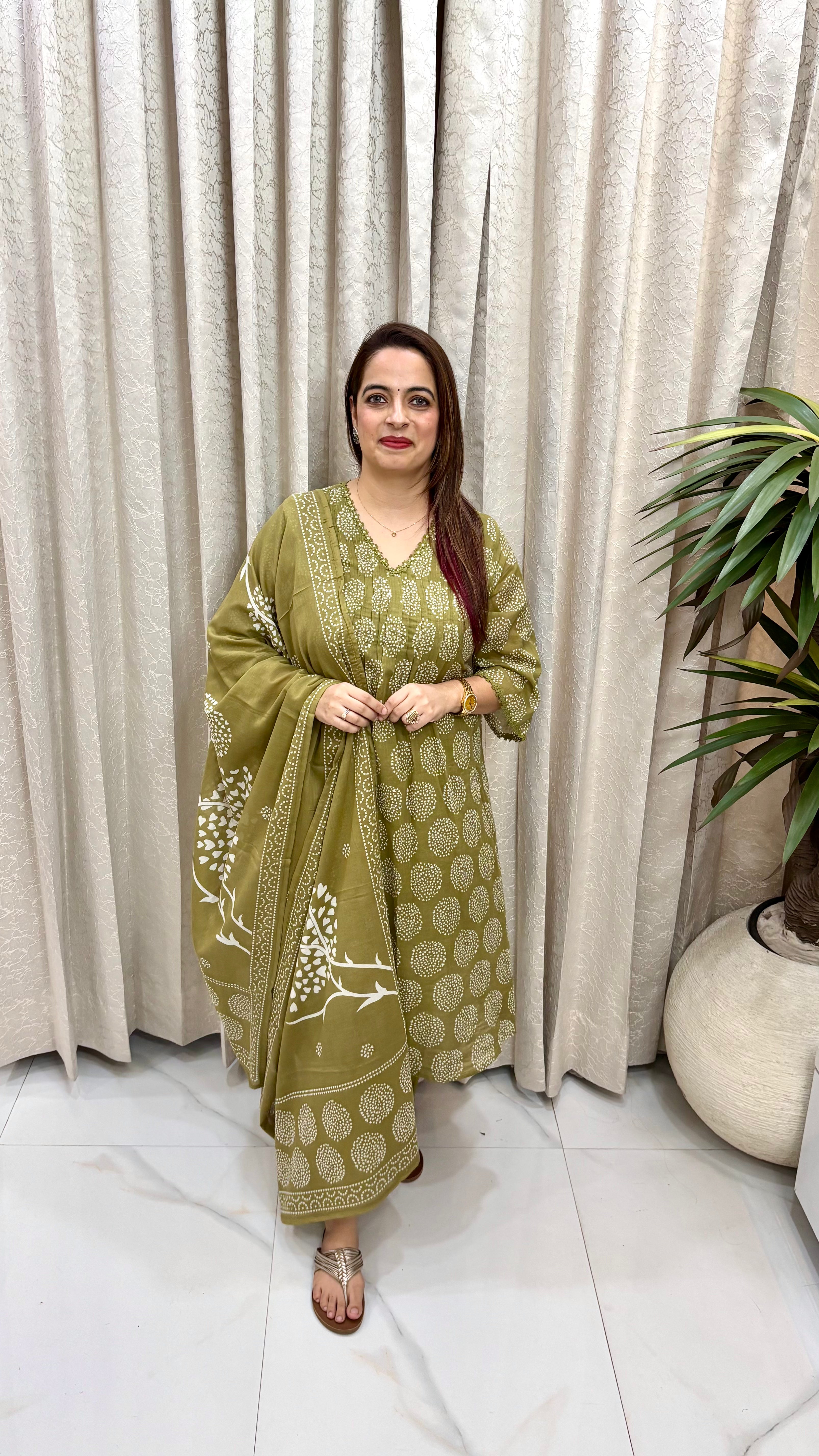 Sophisticated Artisanal Elegance: Ultra-Soft Mulmul Cotton Anarkali with Multi-Craft V-Neckline, Dramatic Bell Sleeves, and Tailored Premium Accents