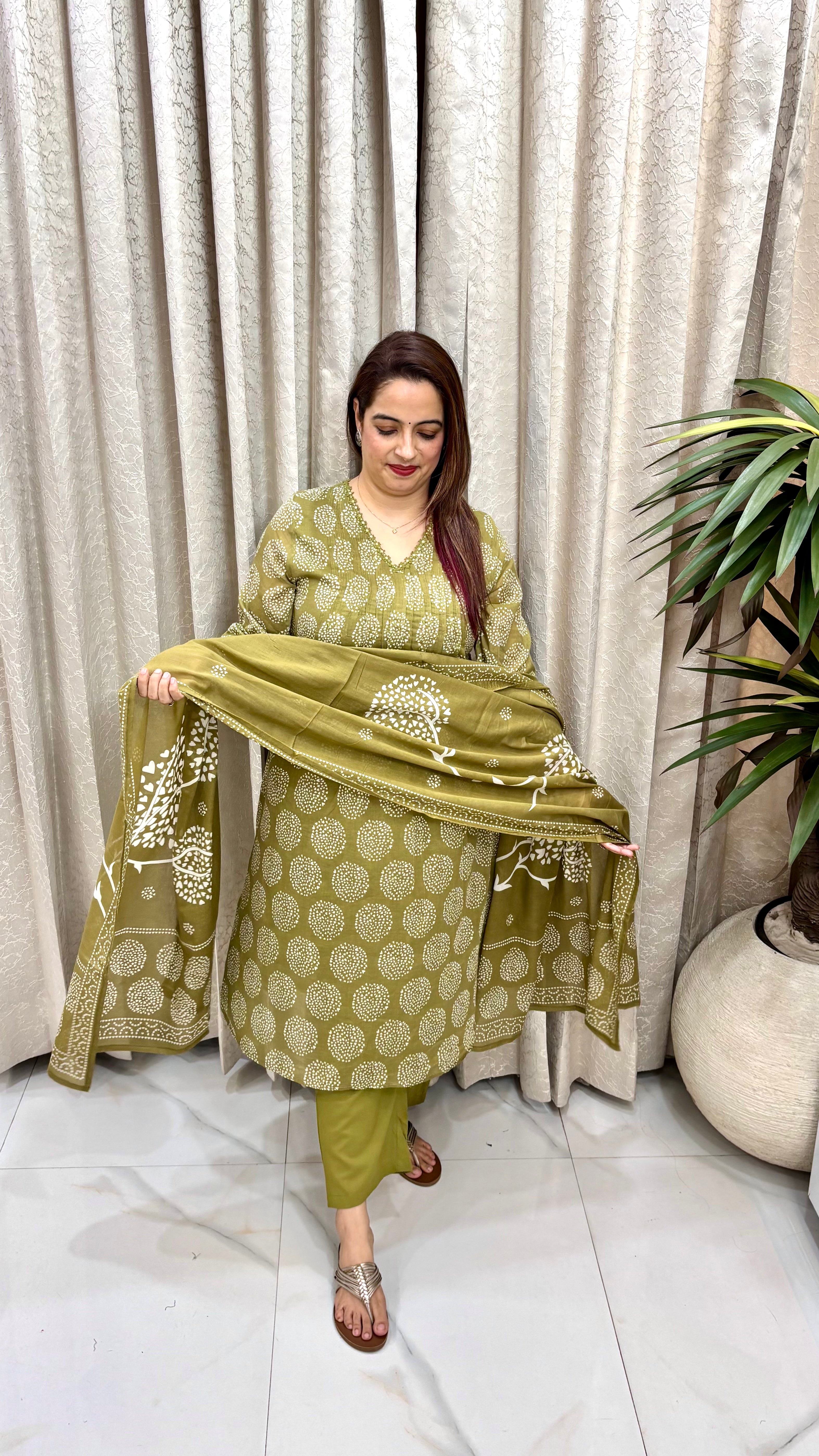 Sophisticated Artisanal Elegance: Ultra-Soft Mulmul Cotton Anarkali with Multi-Craft V-Neckline, Dramatic Bell Sleeves, and Tailored Premium Accents