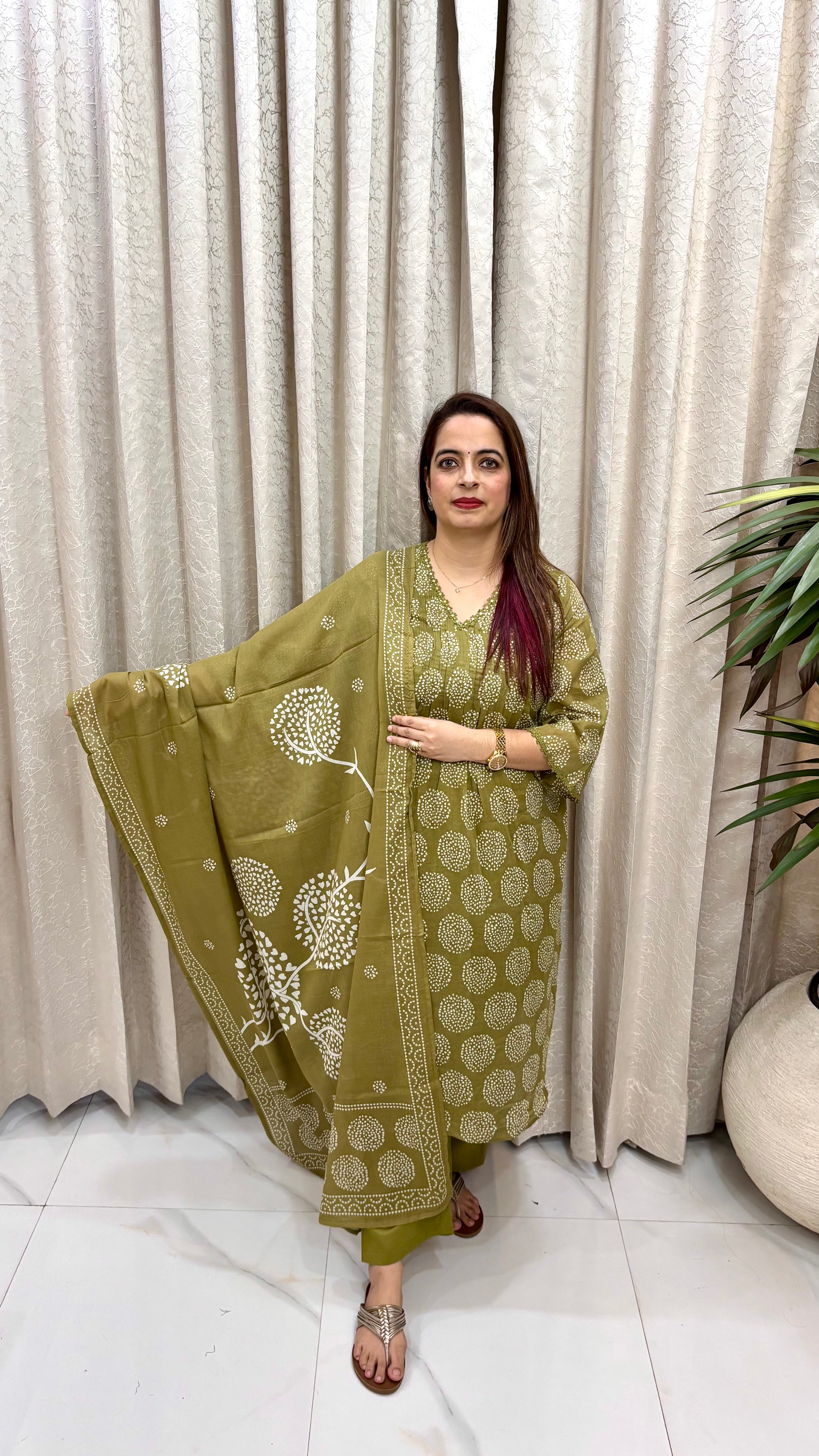 Sophisticated Artisanal Elegance: Ultra-Soft Mulmul Cotton Anarkali with Multi-Craft V-Neckline, Dramatic Bell Sleeves, and Tailored Premium Accents