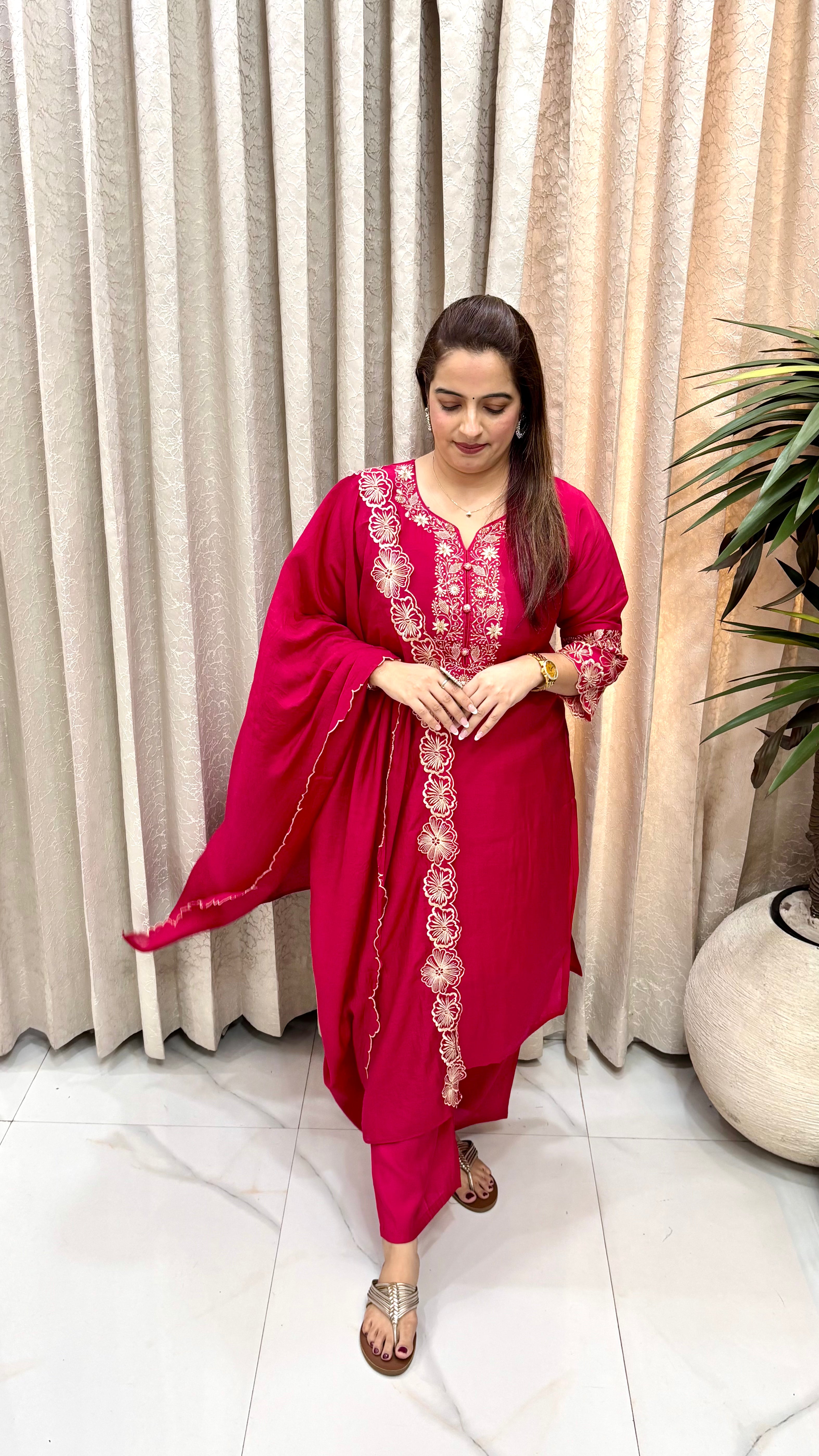 Royal Pakistani Elegance: Luminous Rani Magenta Mul Chanderi, Fine Resham Work, & Cutwork Bordered Dupatta