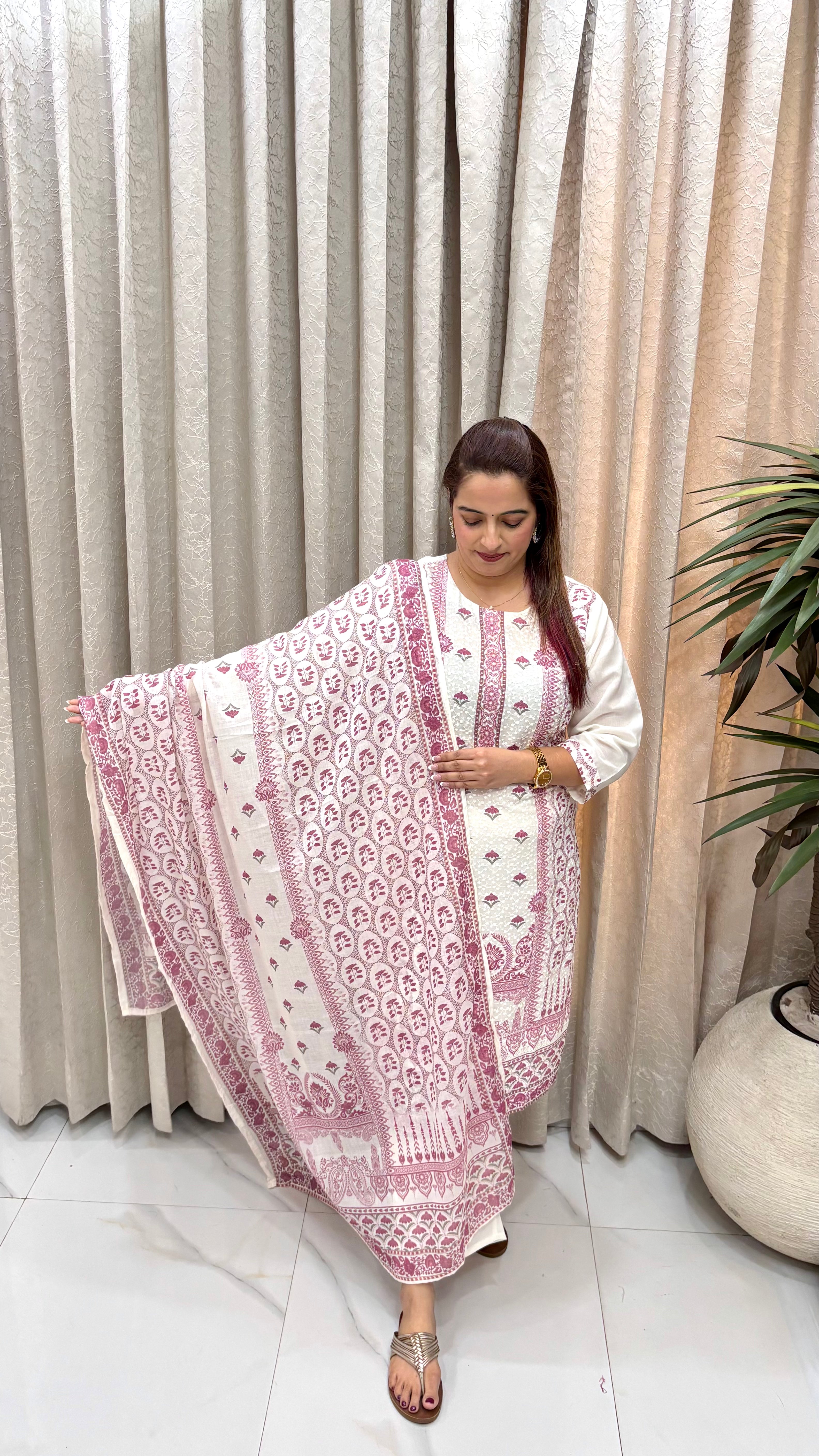 Ethereal Craftsmanship: Premium Mul Cotton with Double Lining, Dual-Textured Schiffli, & Hand Embroidery