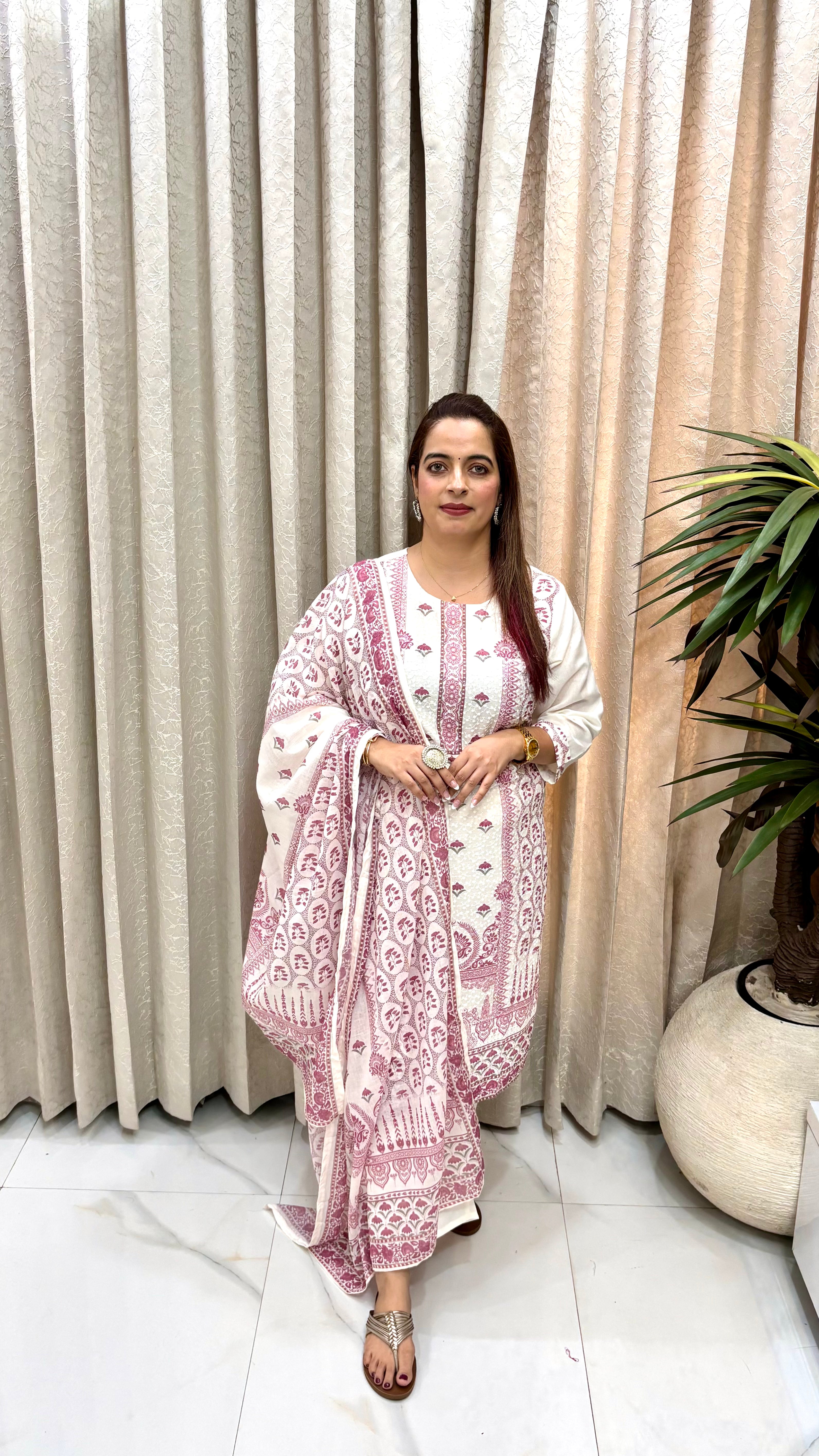 Ethereal Craftsmanship: Premium Mul Cotton with Double Lining, Dual-Textured Schiffli, & Hand Embroidery