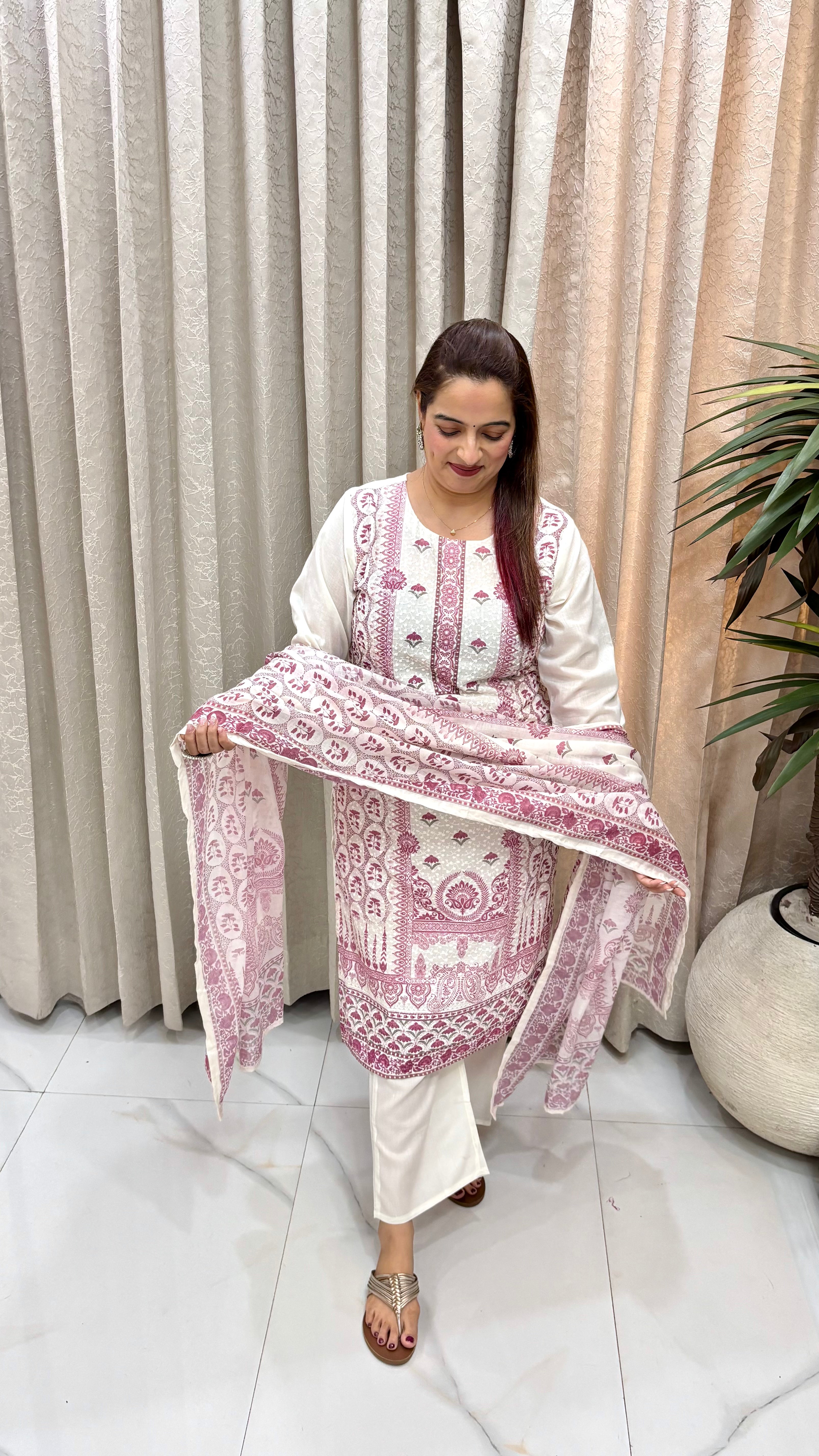 Ethereal Craftsmanship: Premium Mul Cotton with Double Lining, Dual-Textured Schiffli, & Hand Embroidery