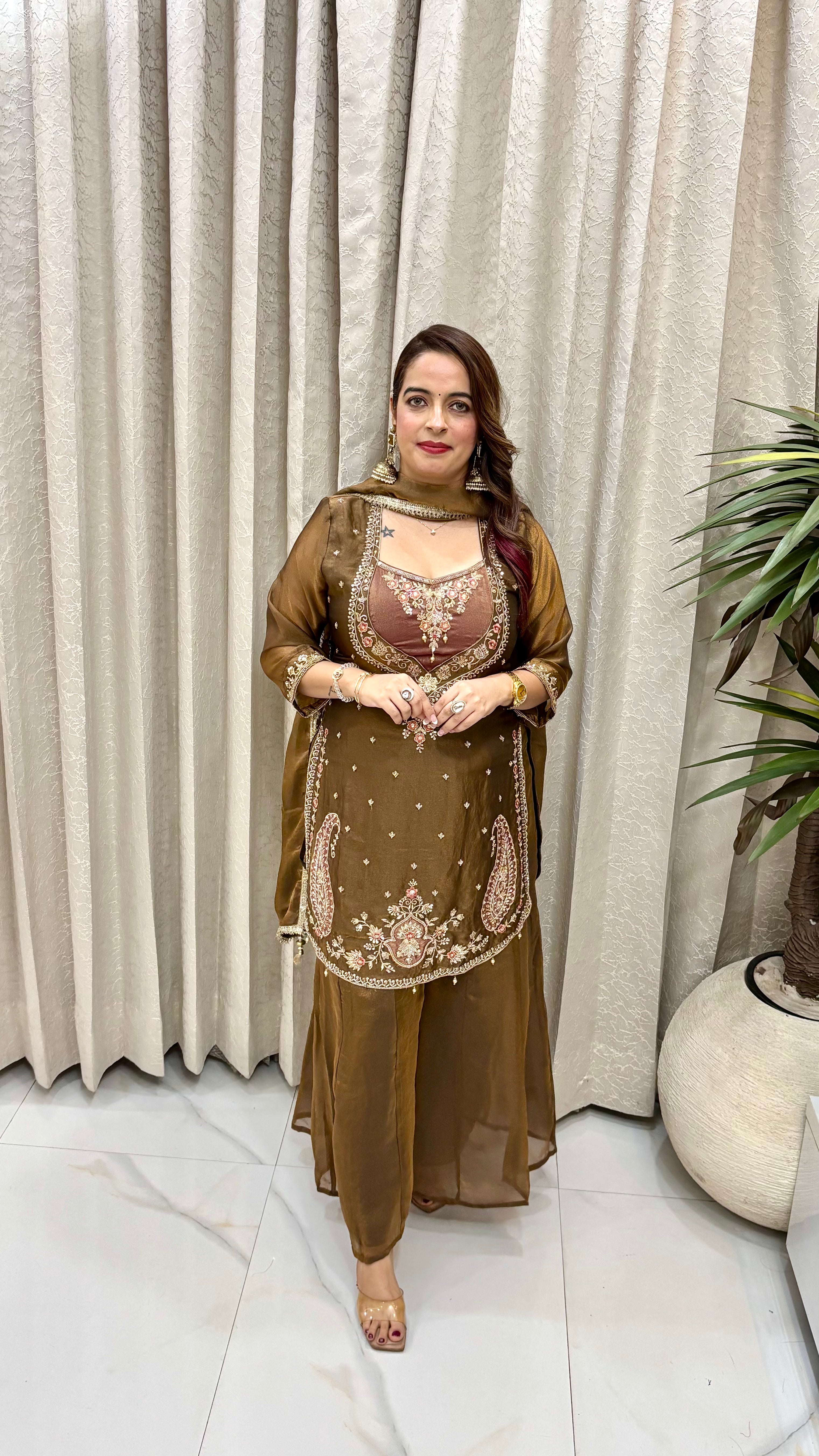 Luminous Royal Craftsmanship: Glossy Organza Shimmer, Regal Matka Neckline, Hand Embroidery, & 8-Kali Flared Divider