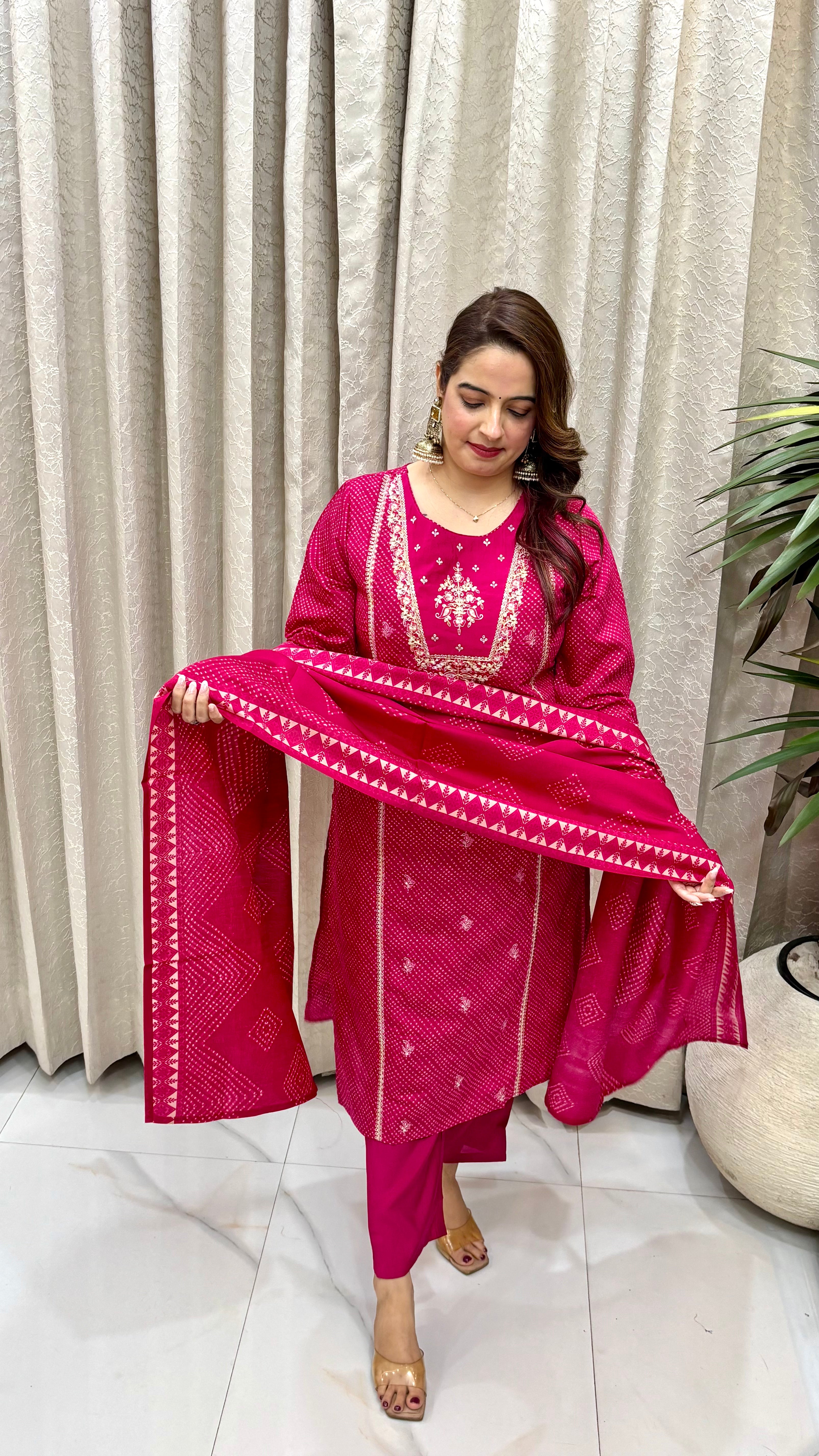 Festive Heritage Craft: Soft Premium Muslin, Vibrant Leheriya Tie-Dye, Gleaming Zari Embroidery, & Bandhani Print Dupatta