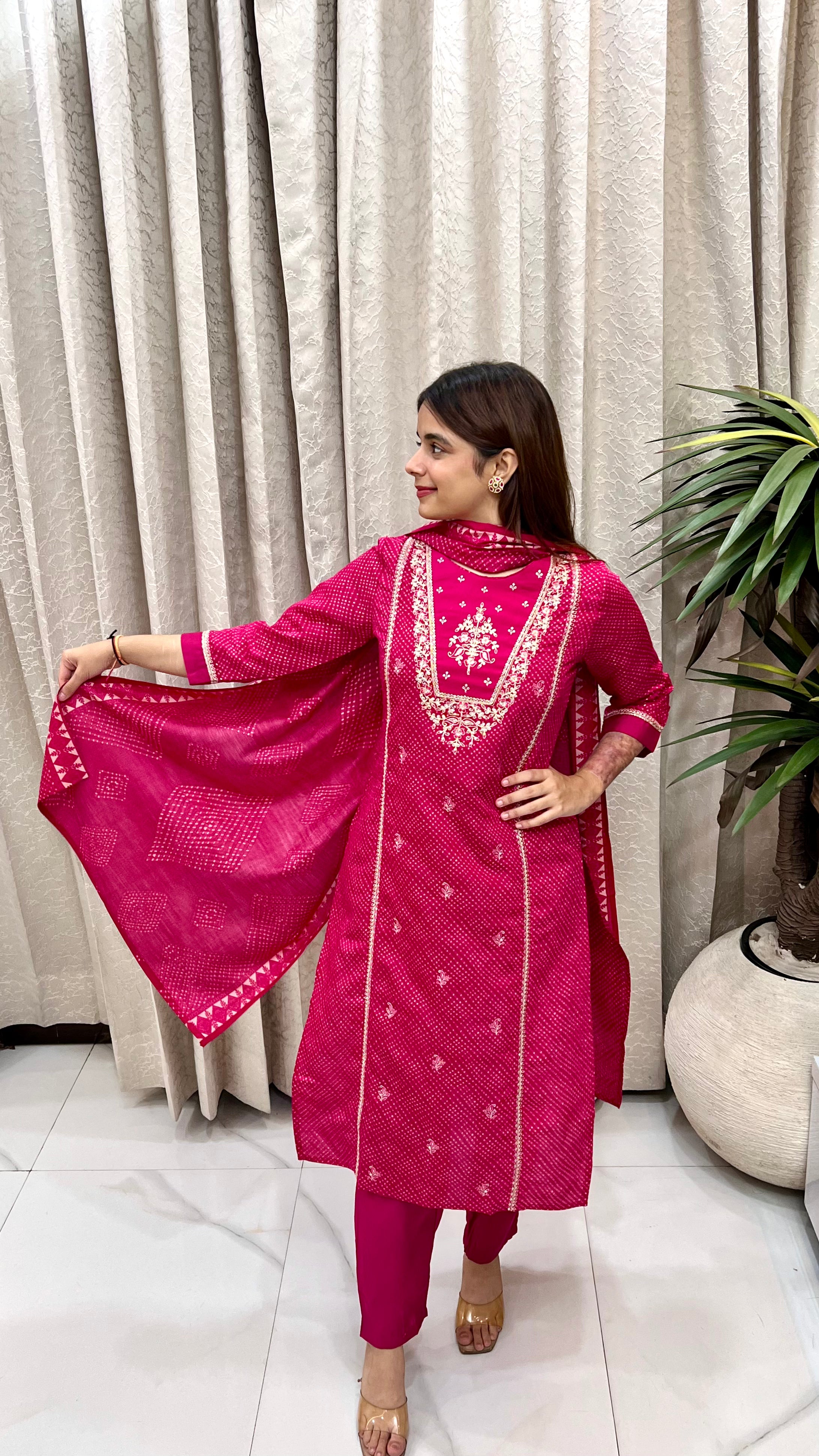 Festive Heritage Craft: Soft Premium Muslin, Vibrant Leheriya Tie-Dye, Gleaming Zari Embroidery, & Bandhani Print Dupatta