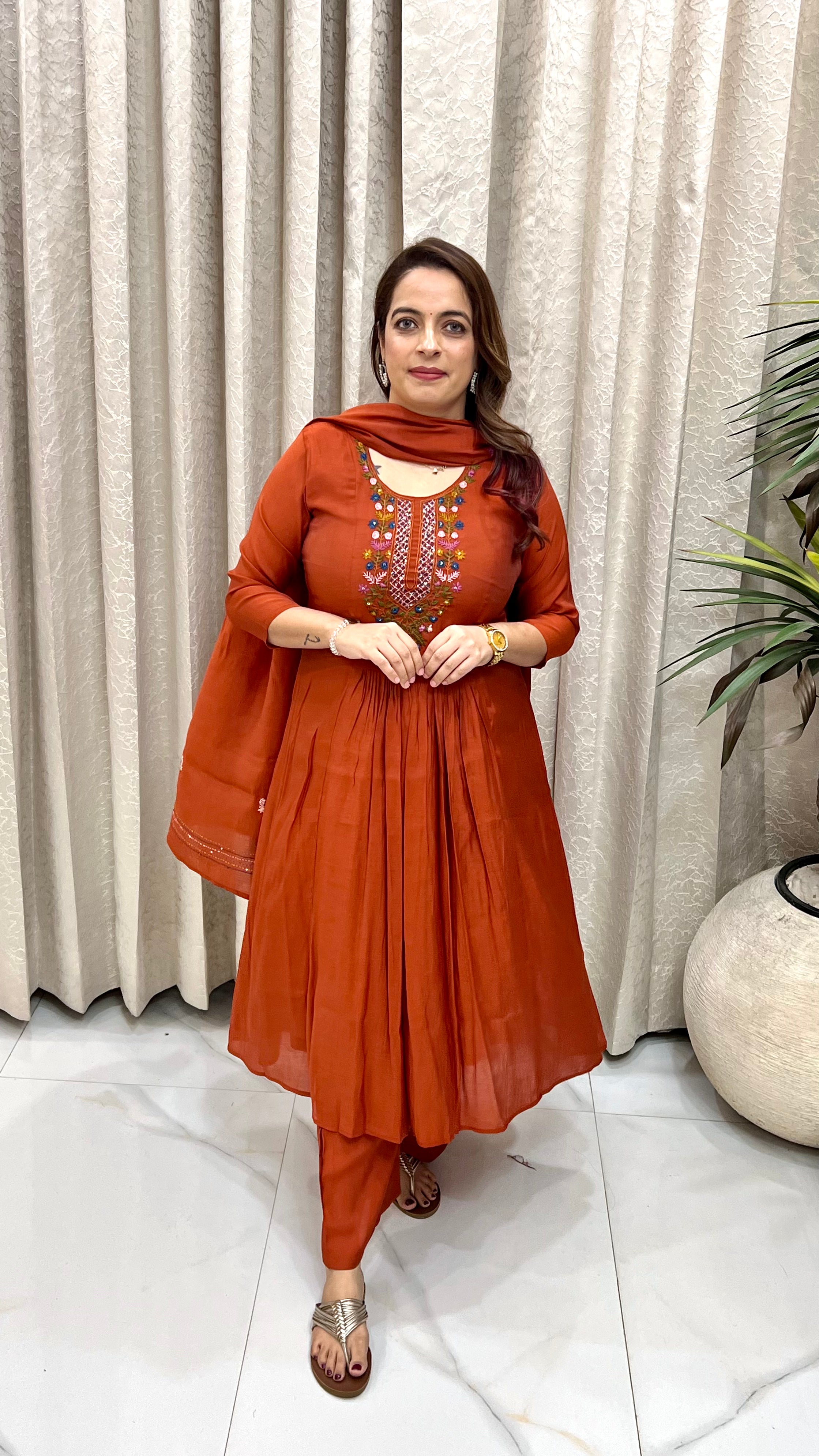 The Mul Chanderi Kolkata Knot Work Suit