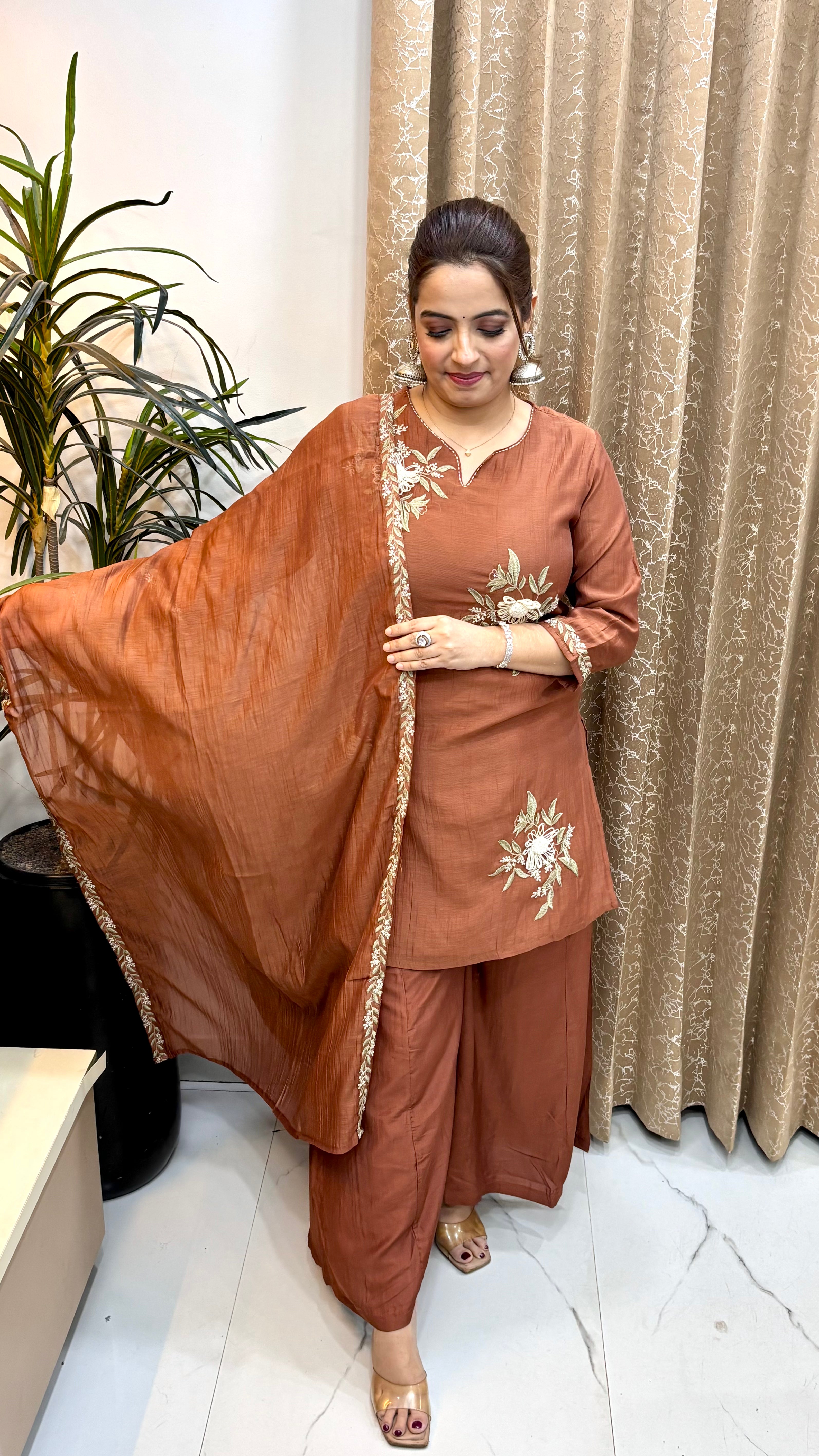 Premium Mul Chanderi Thread & 3D Work Suit ✨