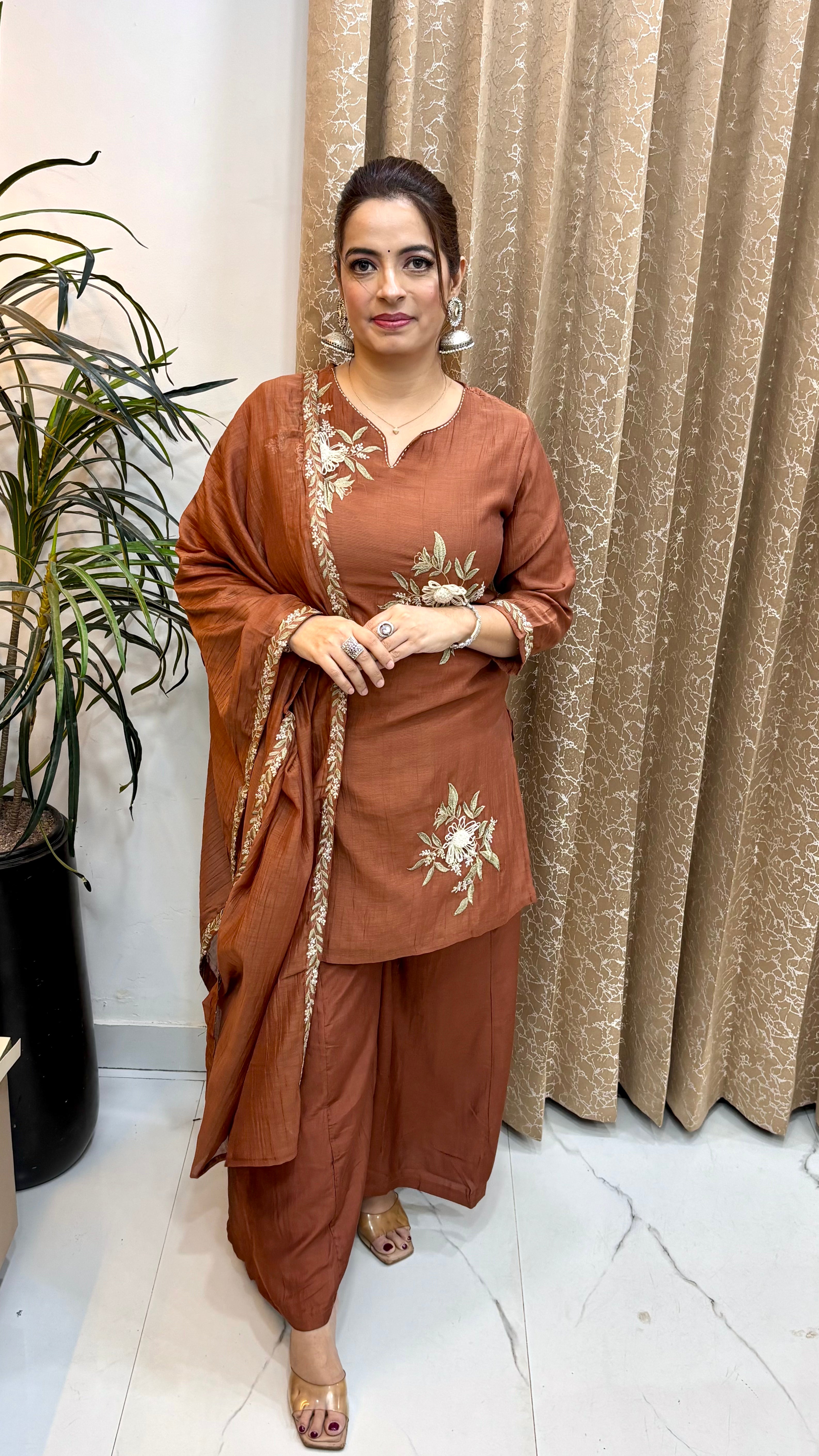 Premium Mul Chanderi Thread & 3D Work Suit ✨