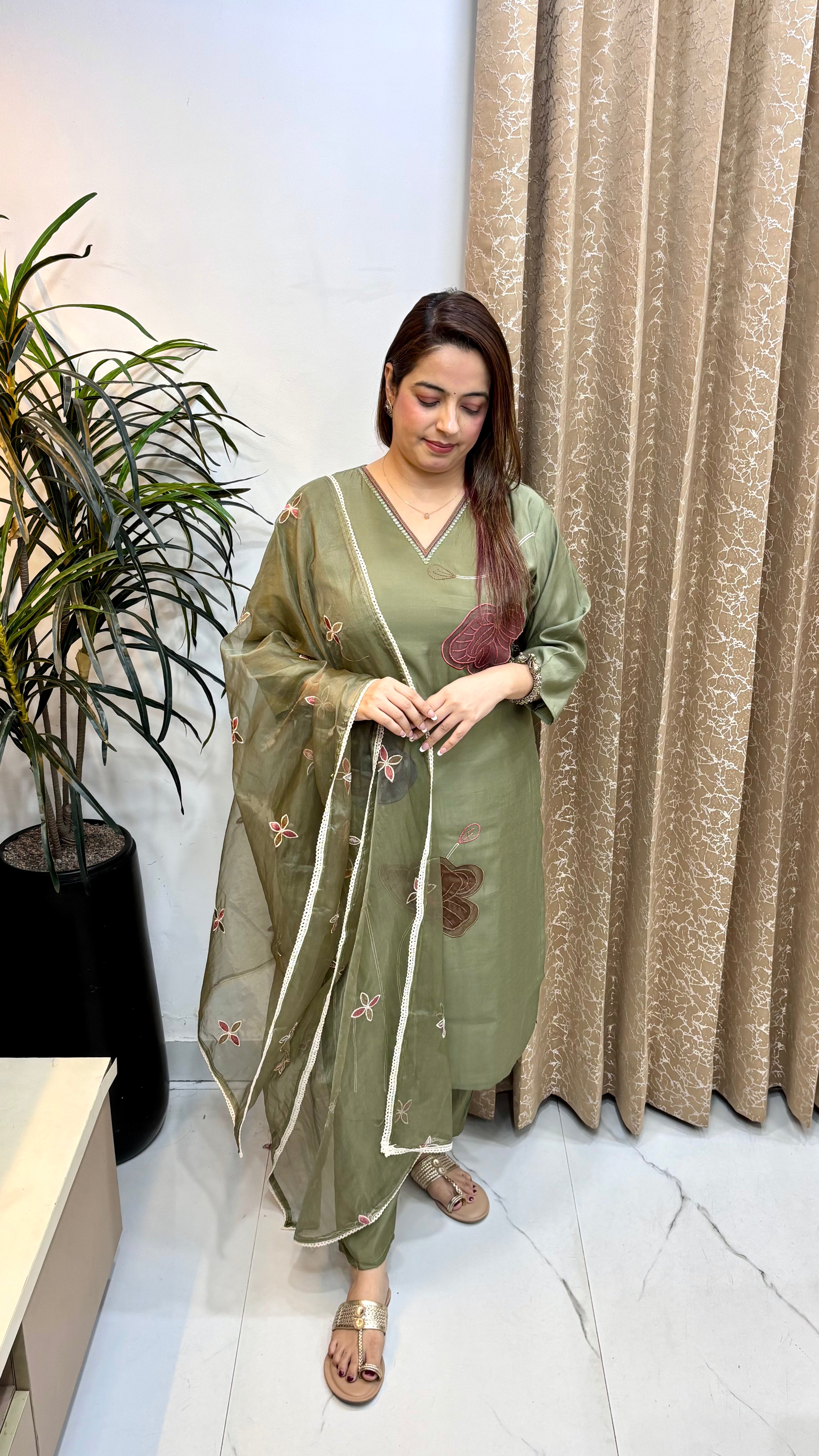 Mul Chanderi Suit with Organza Applique Work & Thread Embroidered Organza Dupatta