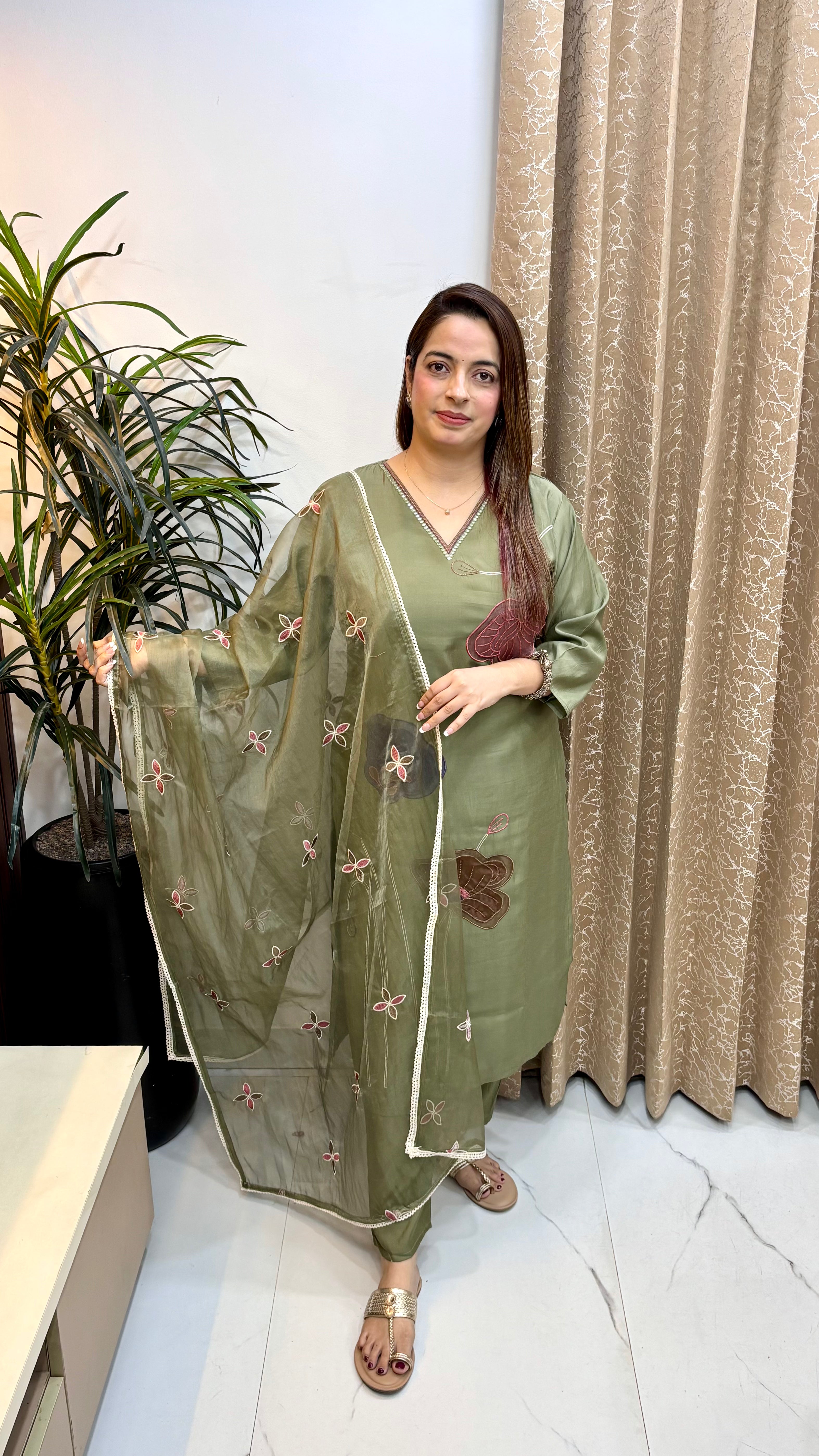 Mul Chanderi Suit with Organza Applique Work & Thread Embroidered Organza Dupatta