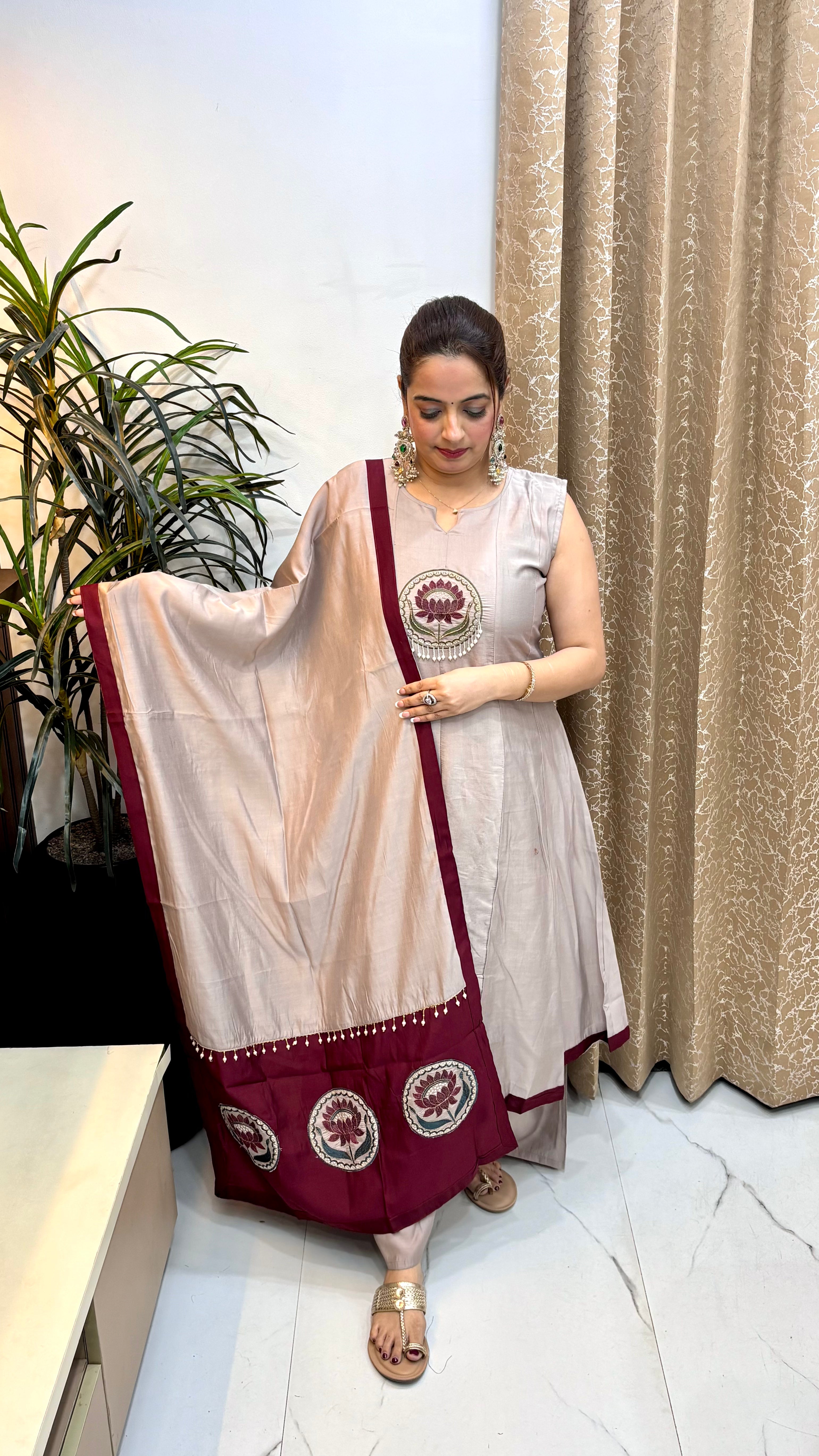 Mul Chanderi Sleeveless Kalidar Suit with Lotus Applique & Muslin Divider