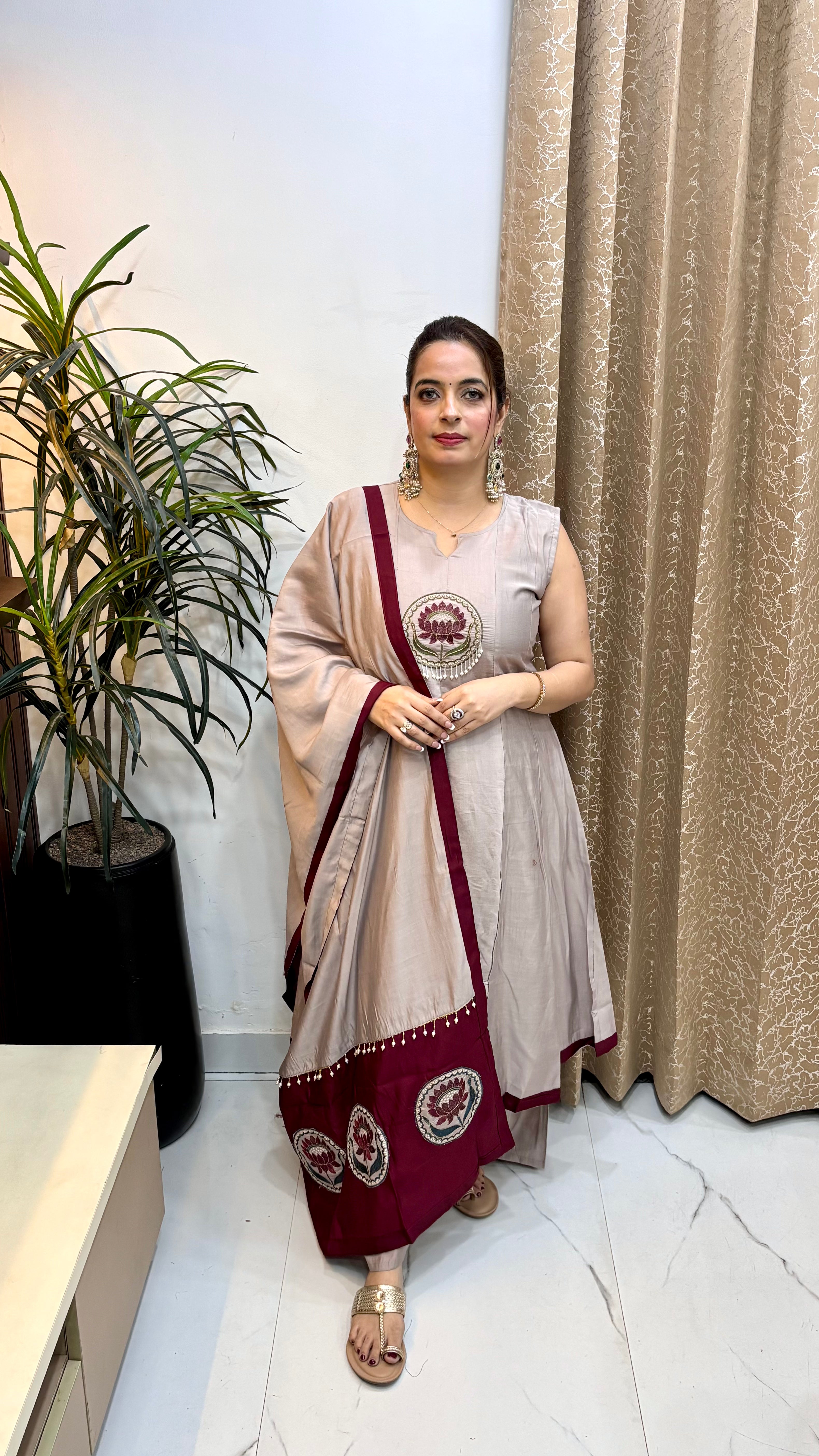 Mul Chanderi Sleeveless Kalidar Suit with Lotus Applique & Muslin Divider