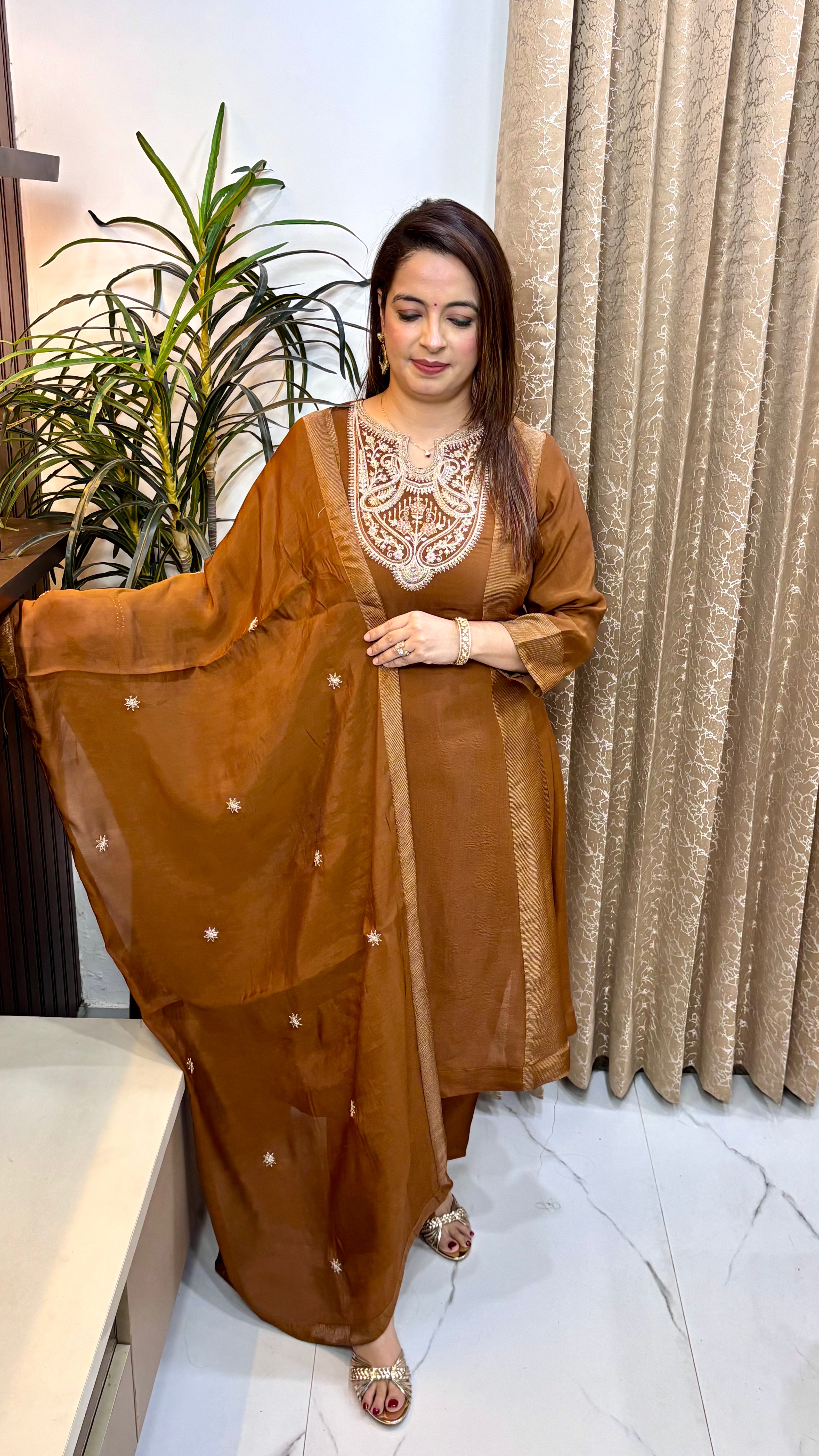 Royal Elegance: Mul Chanderi 3-Piece Suit Set with Handcrafted Zardozi Work & Muslin Bottom