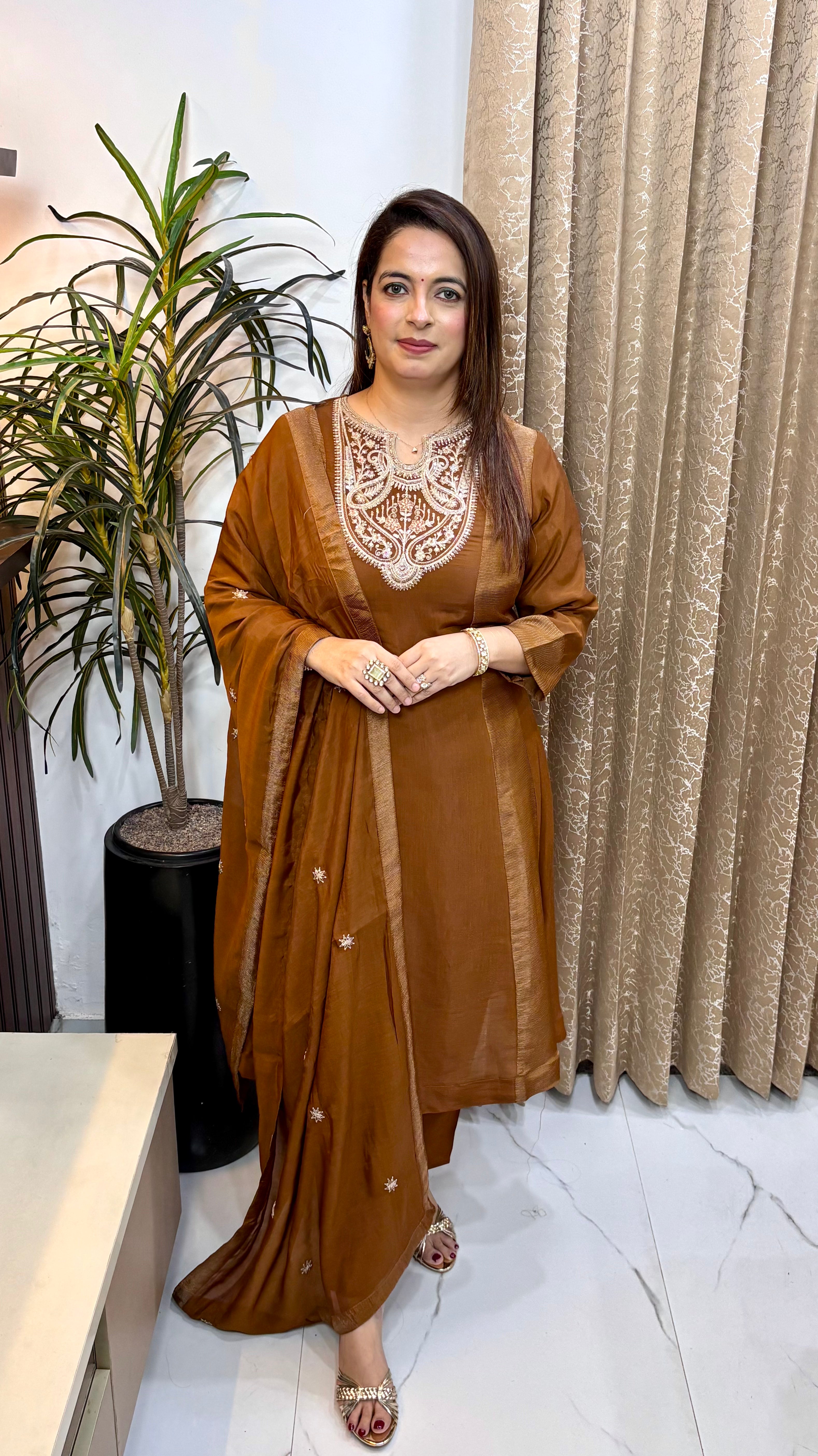 Royal Elegance: Mul Chanderi 3-Piece Suit Set with Handcrafted Zardozi Work & Muslin Bottom