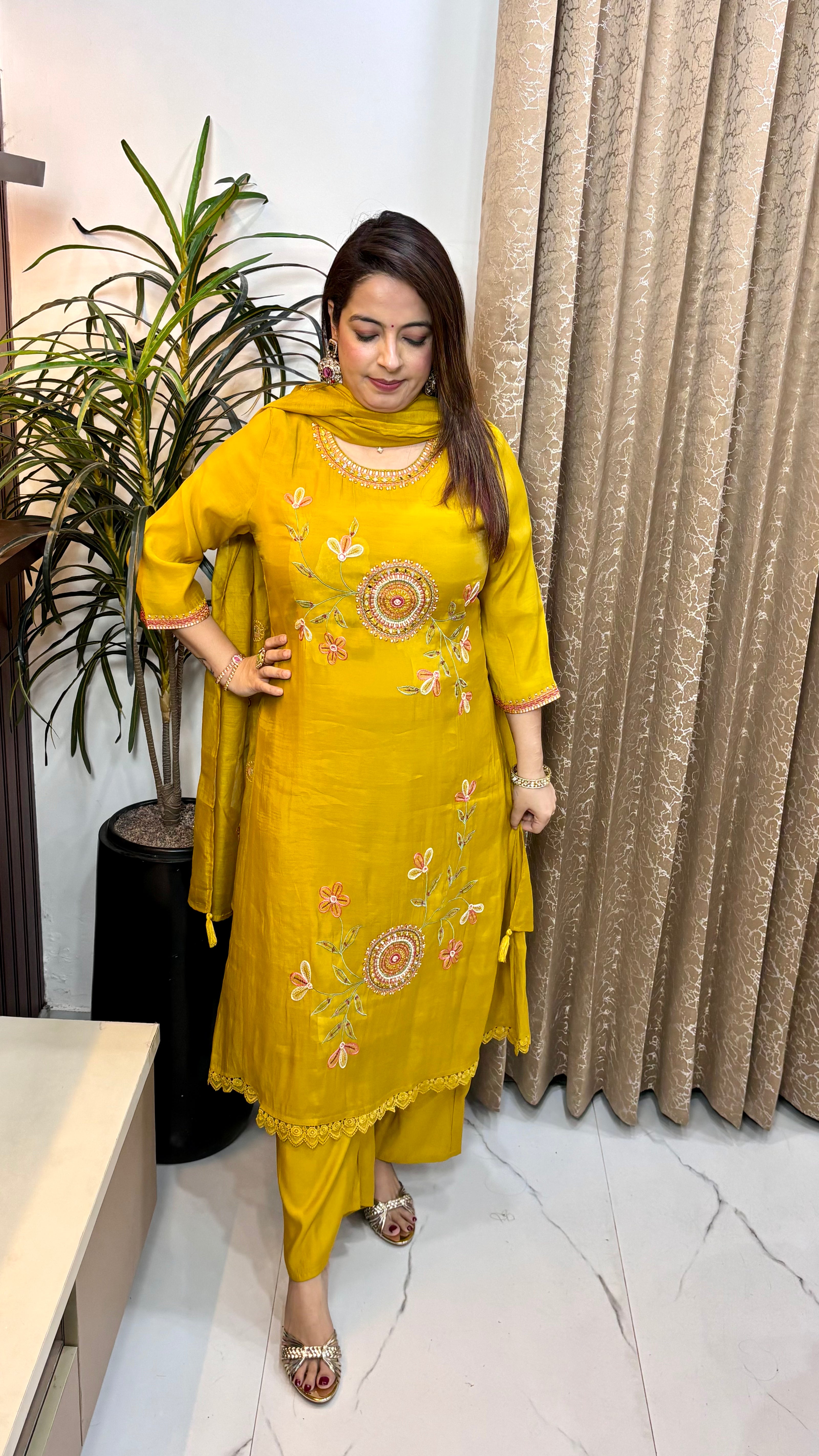 Boho Glamour: Mul Chanderi 3-Piece Suit Set with Real Mirror Work, Crochet Lace & Tasseled Dupatta