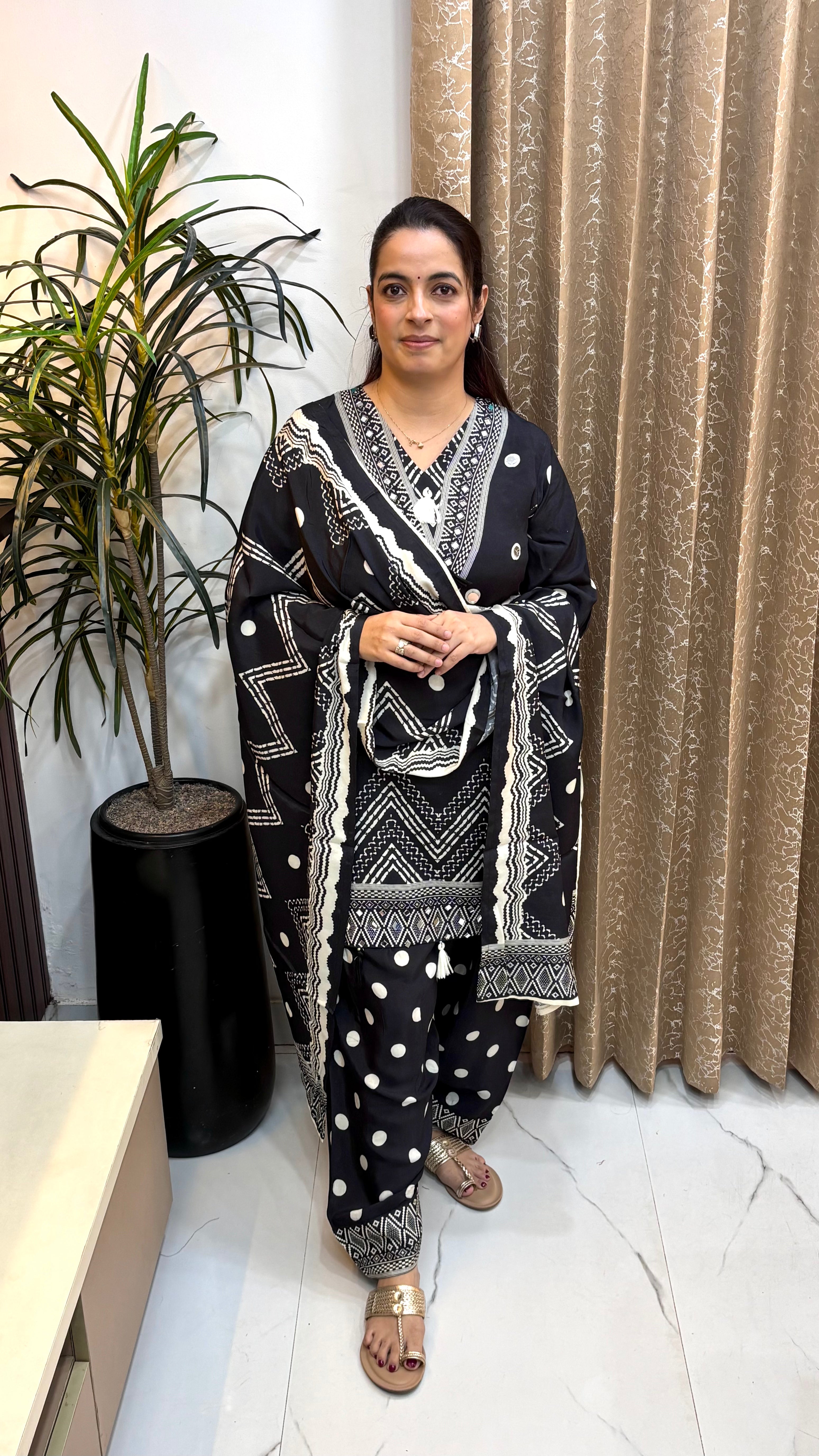 Regal Vintage: Pure Crepe 3-Piece Suit Set with Real Mirror Work, Polka Dot Farshi Salwar & Printed Dupatta