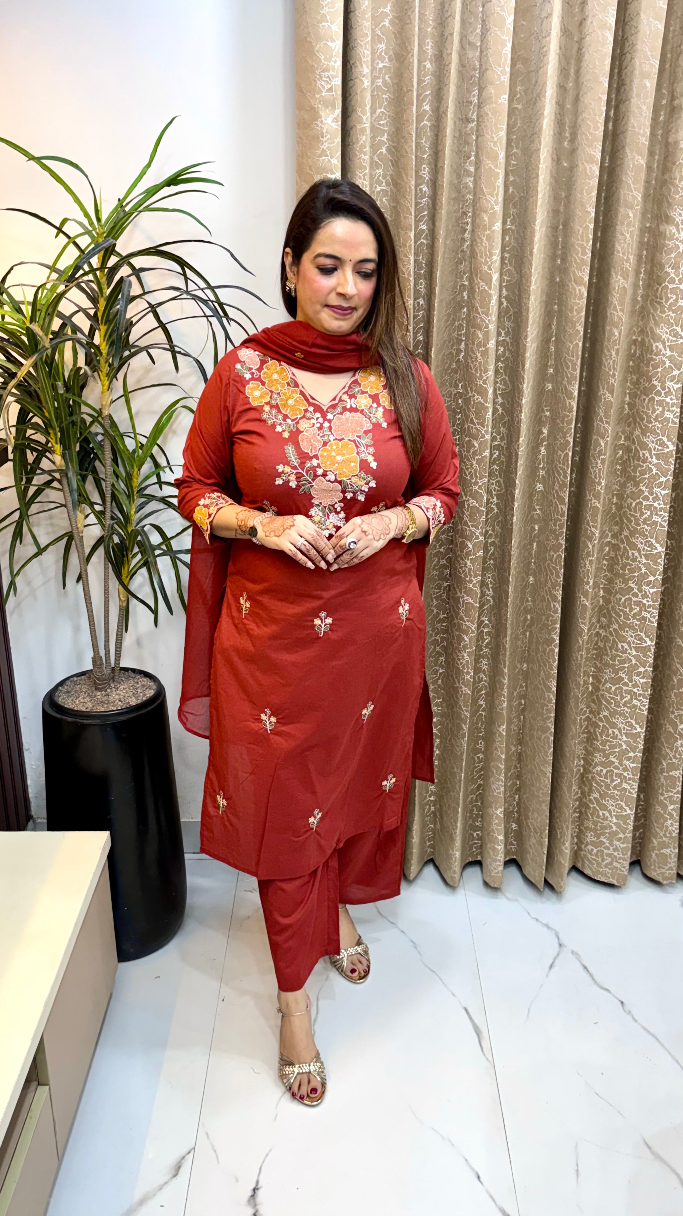 Breezy Everyday Elegance: Pure Cotton 3-Piece Suit Set with Mulmul Dupatta