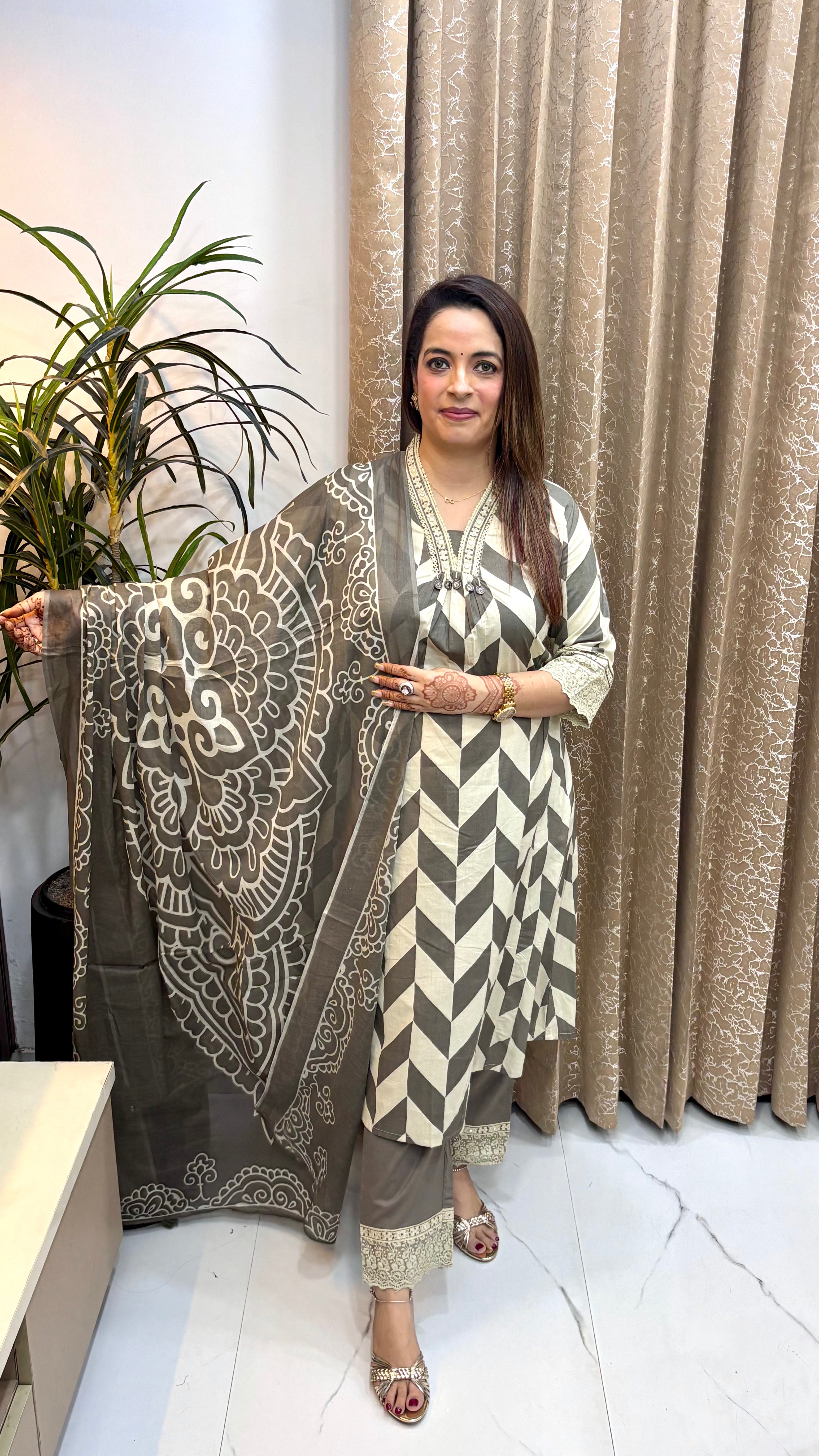 Breezy Everyday Elegance: Pure Cotton 3-Piece Suit Set with Mulmul Dupatta