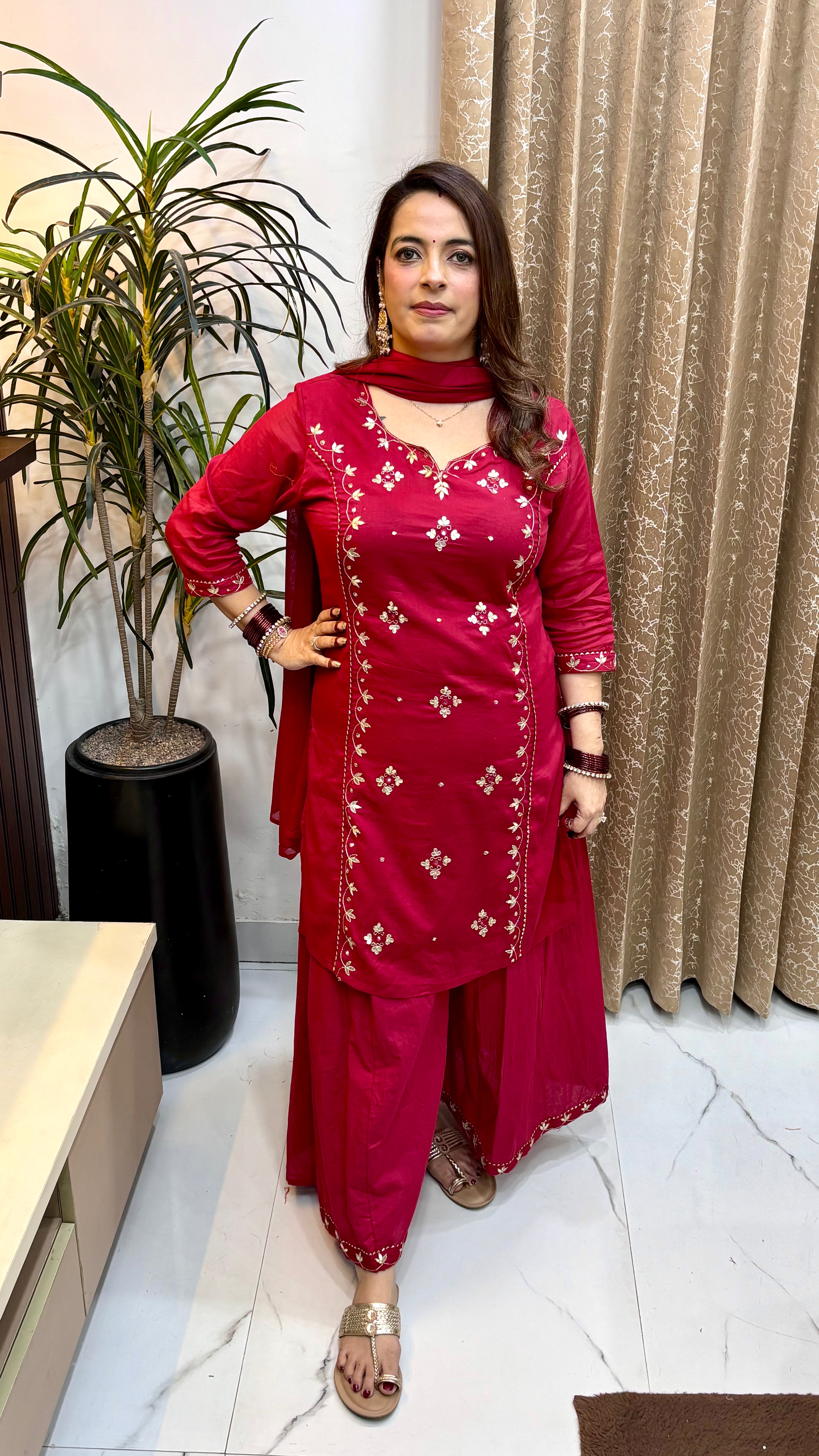 Breezy Everyday Comfort: Pure Cotton 3-Piece Suit Set with Round V-Slit Neckline & Mulmul Dupatta