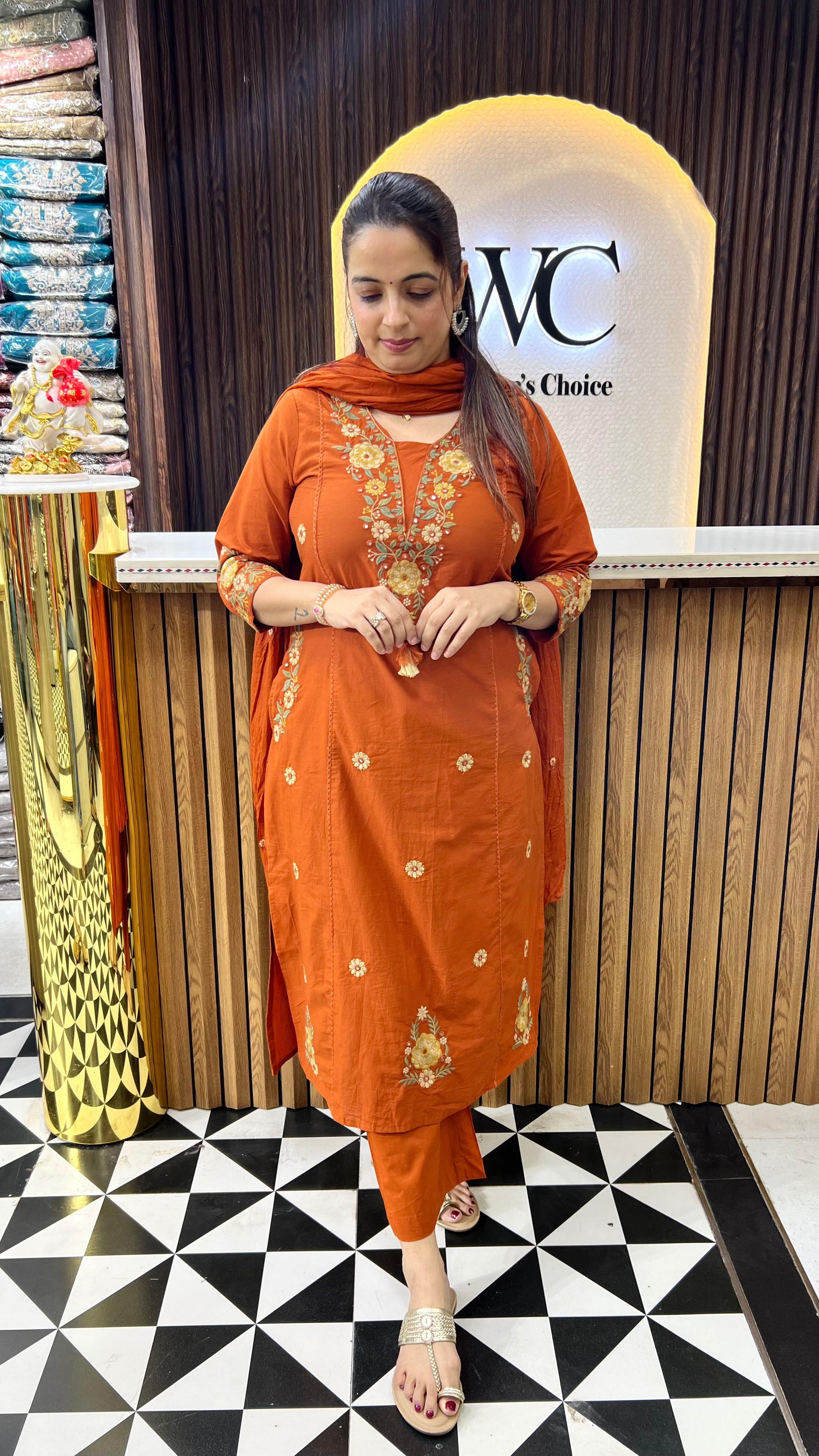 Royal Valley Charms: Pure Cotton Kashmiri Pheran Style Suit Set with Mulmul Dupatta