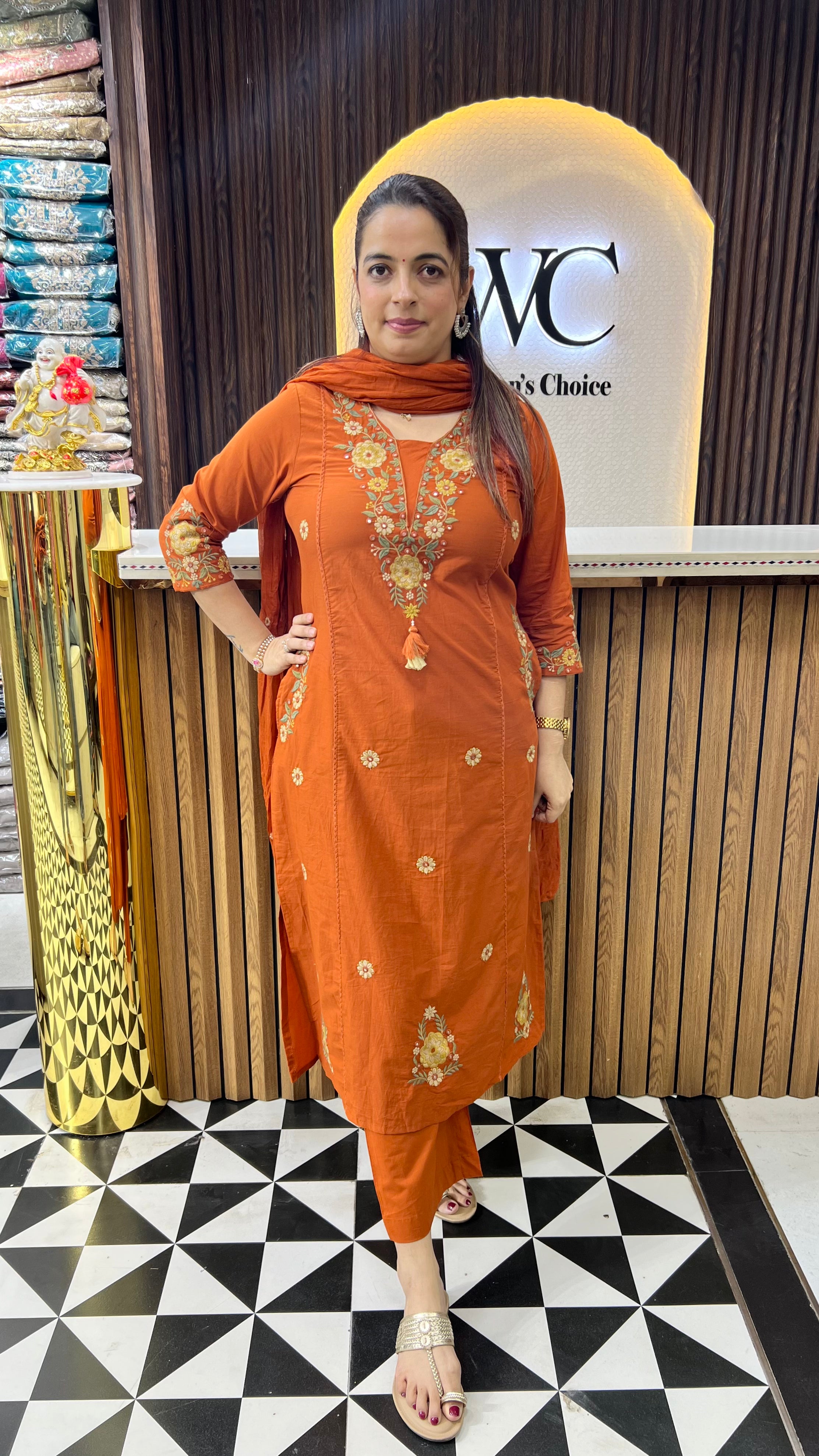 Royal Valley Charms: Pure Cotton Kashmiri Pheran Style Suit Set with Mulmul Dupatta