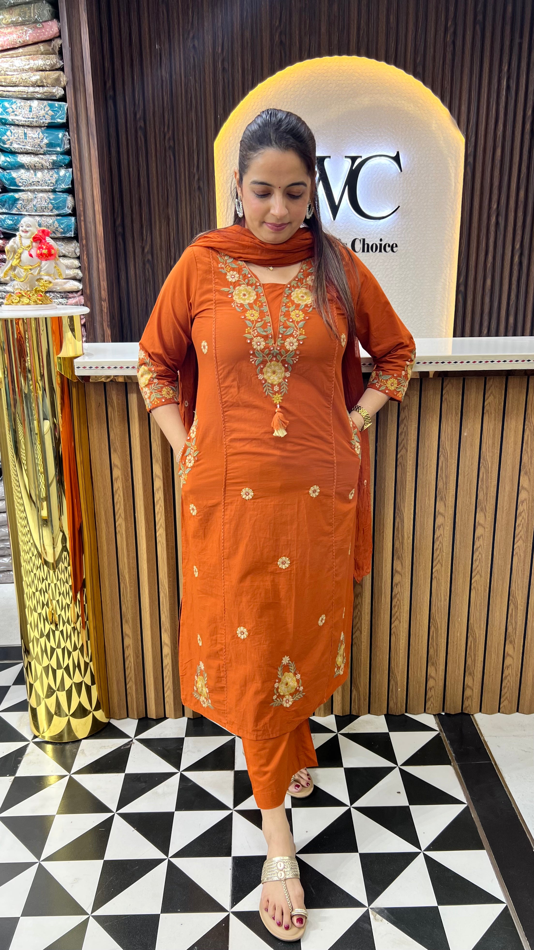 Royal Valley Charms: Pure Cotton Kashmiri Pheran Style Suit Set with Mulmul Dupatta