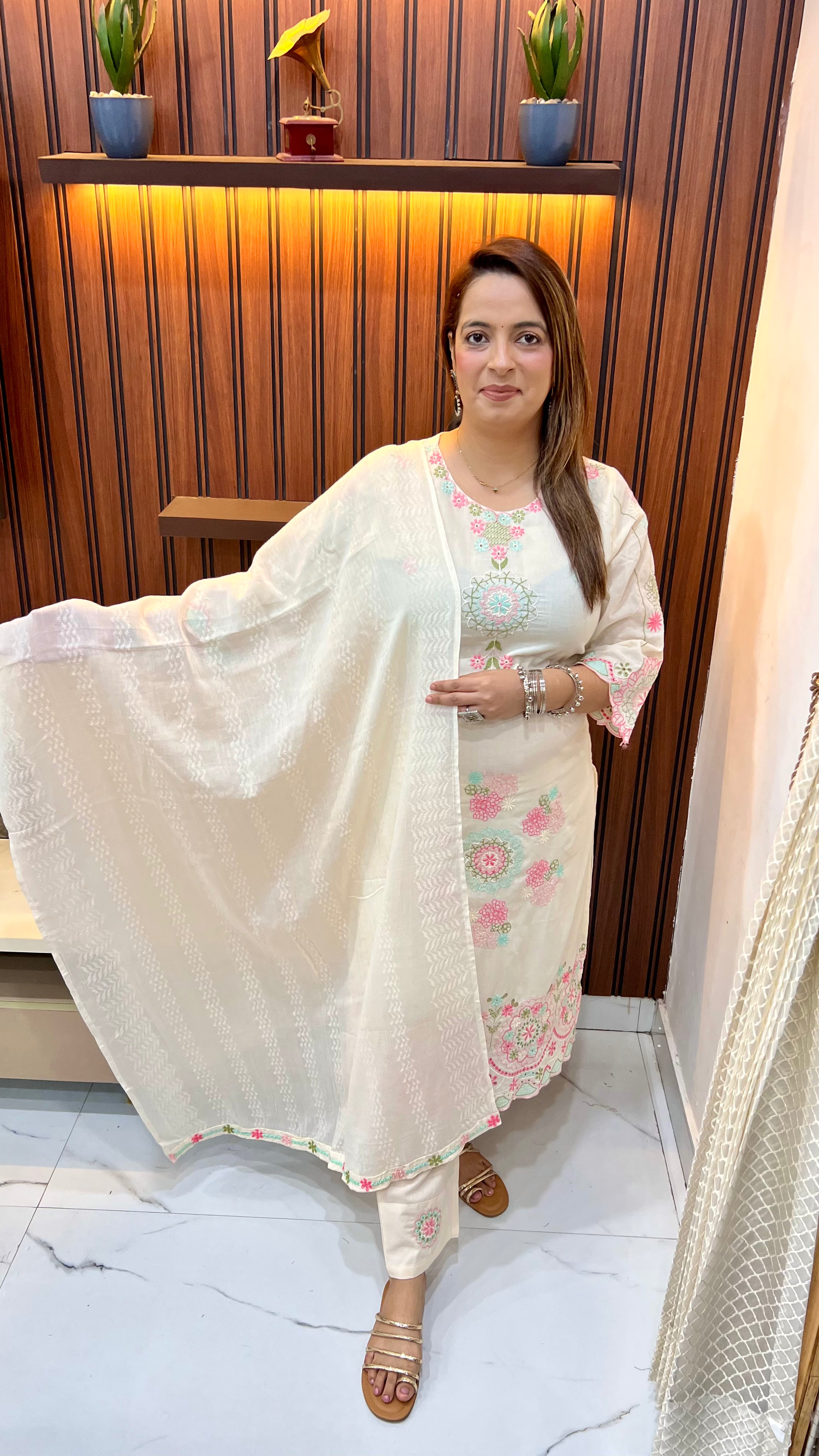 Mul Cotton Suit (Model Wearing Size L) — Premium Embroidery with Soft Lining