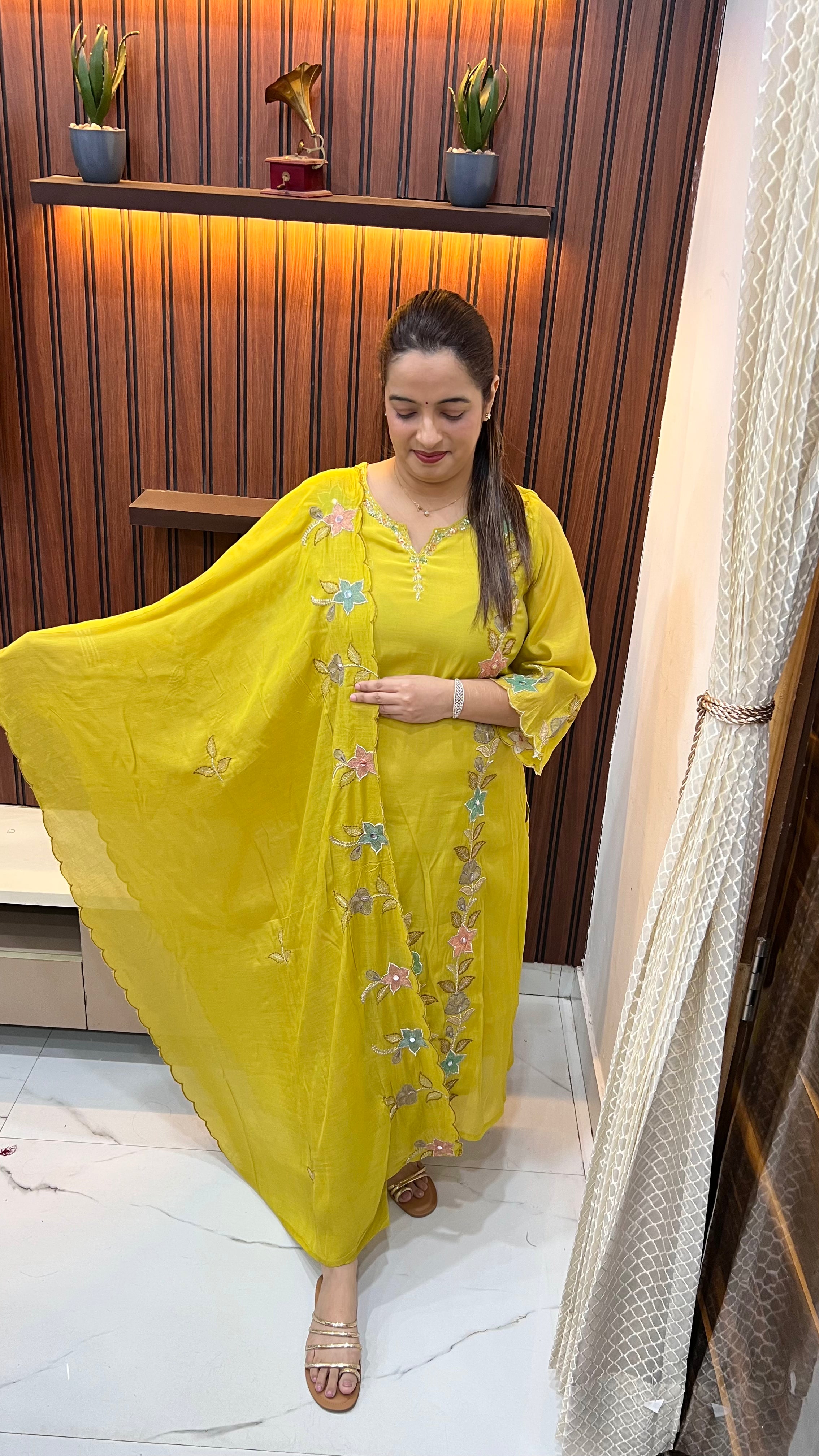 Mul Chanderi Suit with Thread Embroidery & Appliqué Work