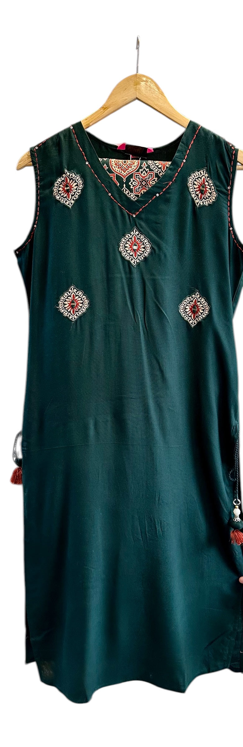 Pure Cotton Sleeveless Suit with Ajrak Print & Appliqué Work ✨