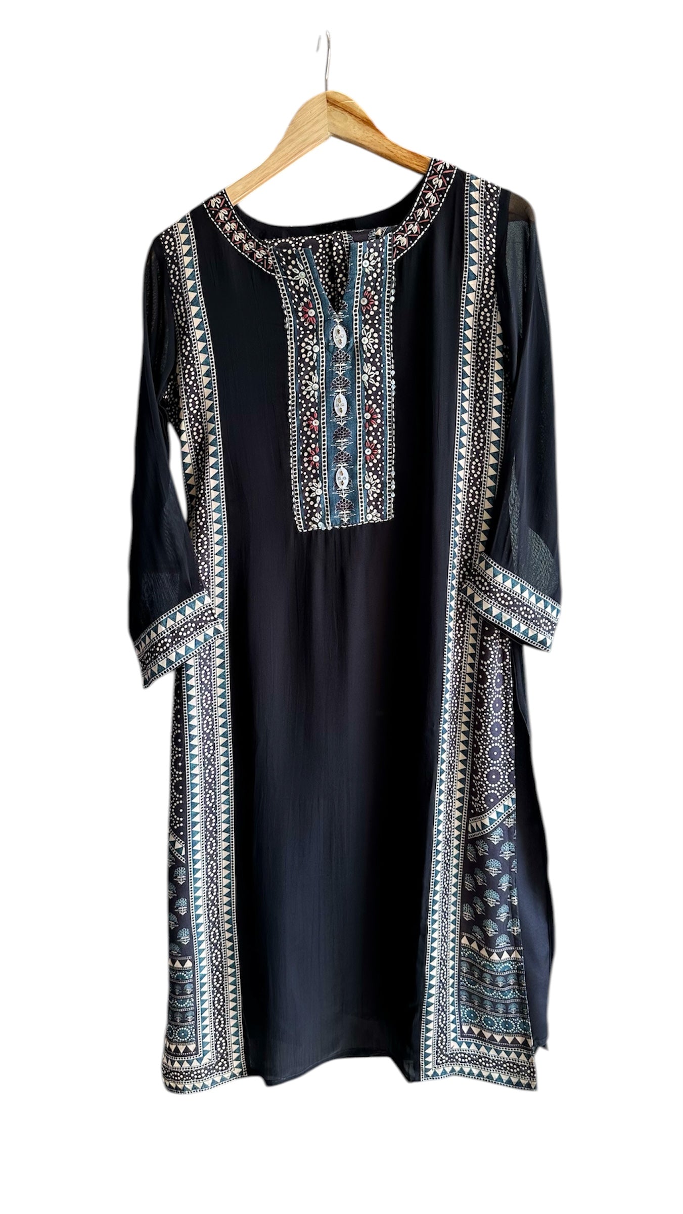 Step into elegance with this stunning & Pure Georgette Suit 💖 designed to give you a graceful and flowy look.