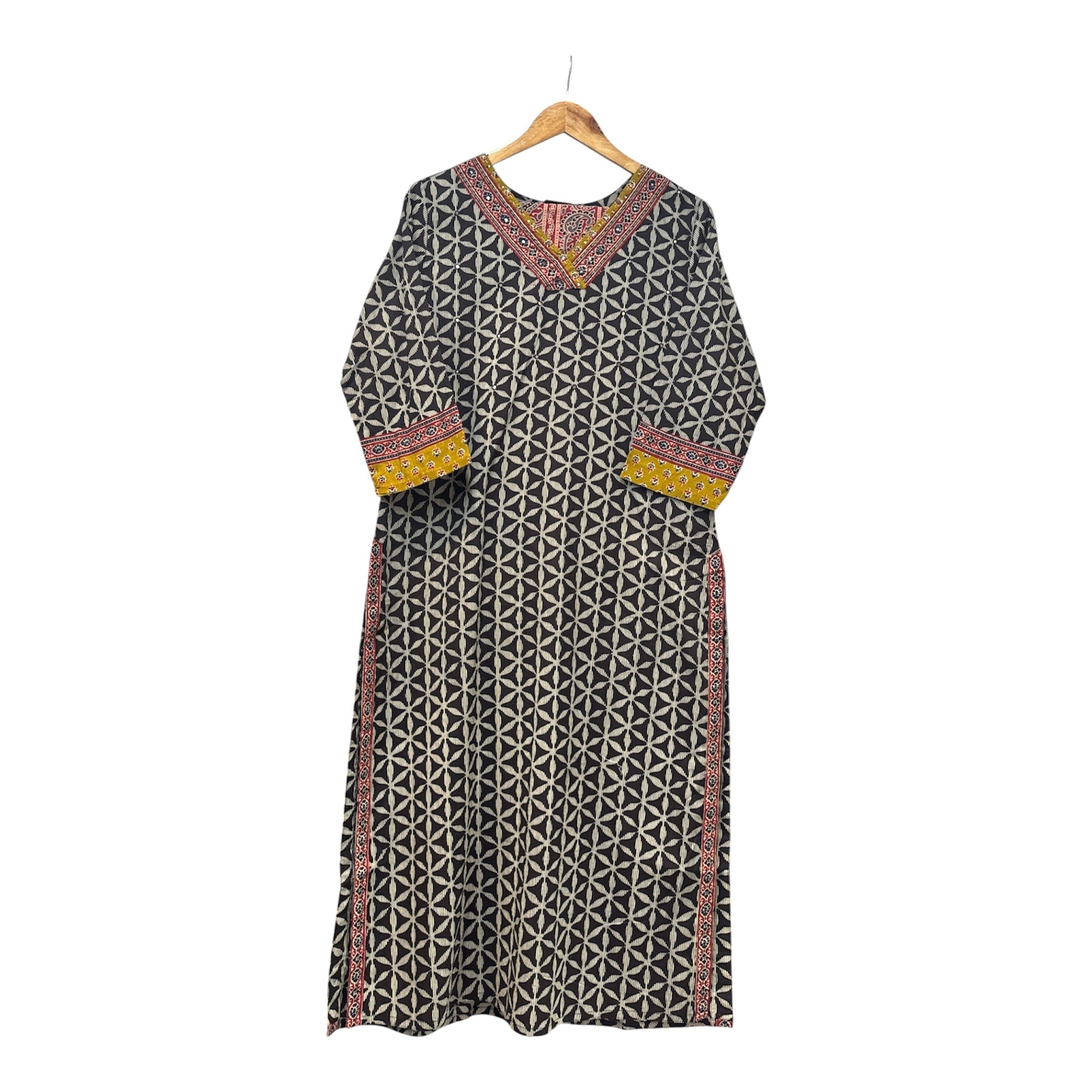 Artisanal Luxury: Premium Pure Cotton Kalamkari Print Suit, Face-Framing V-Neckline, Multi-Craft Mirror Detailing, & Soft Mulmul Dupatta