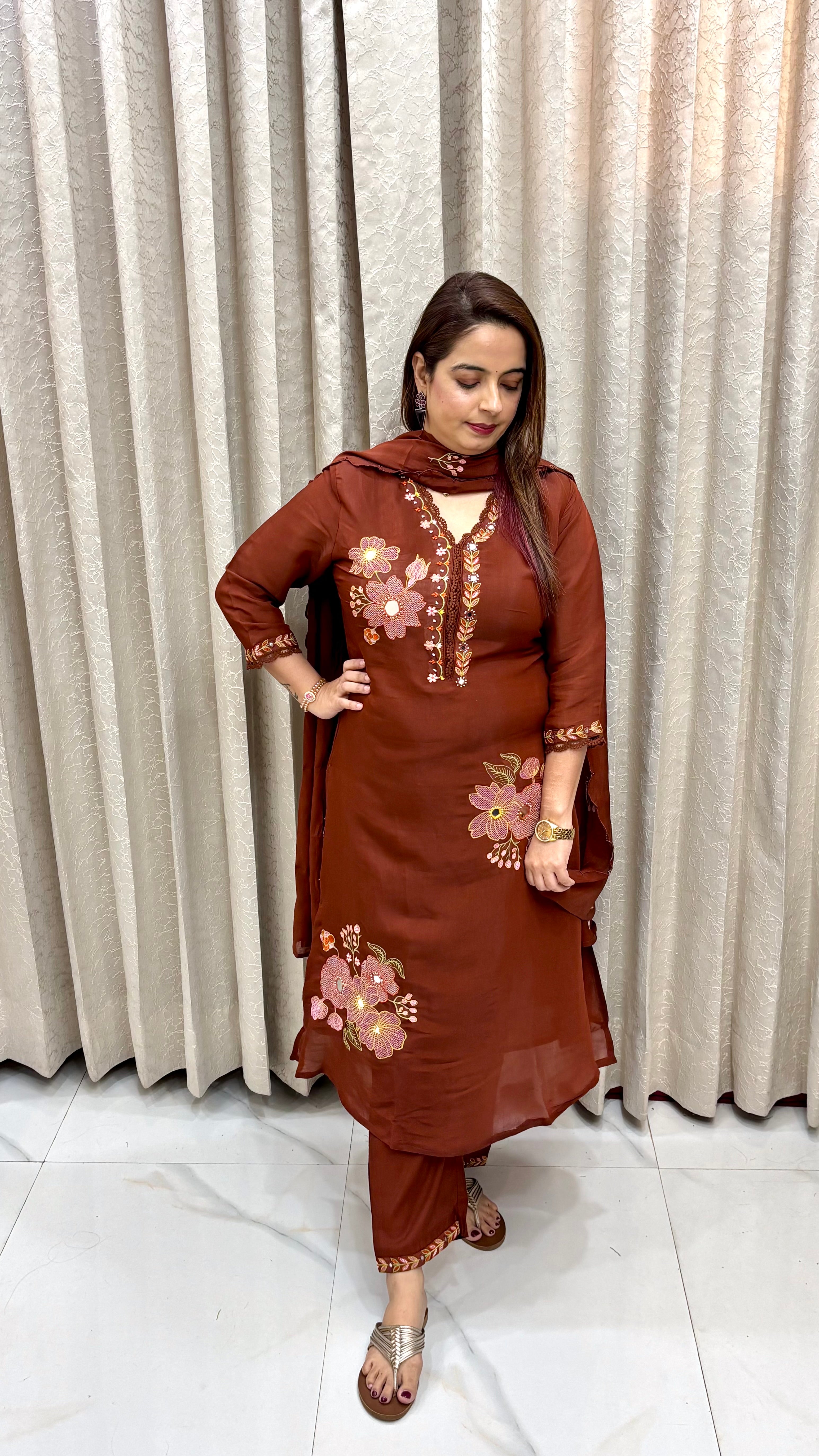 Mul Chanderi V-Neck Suit with Crochet & Mirror Work